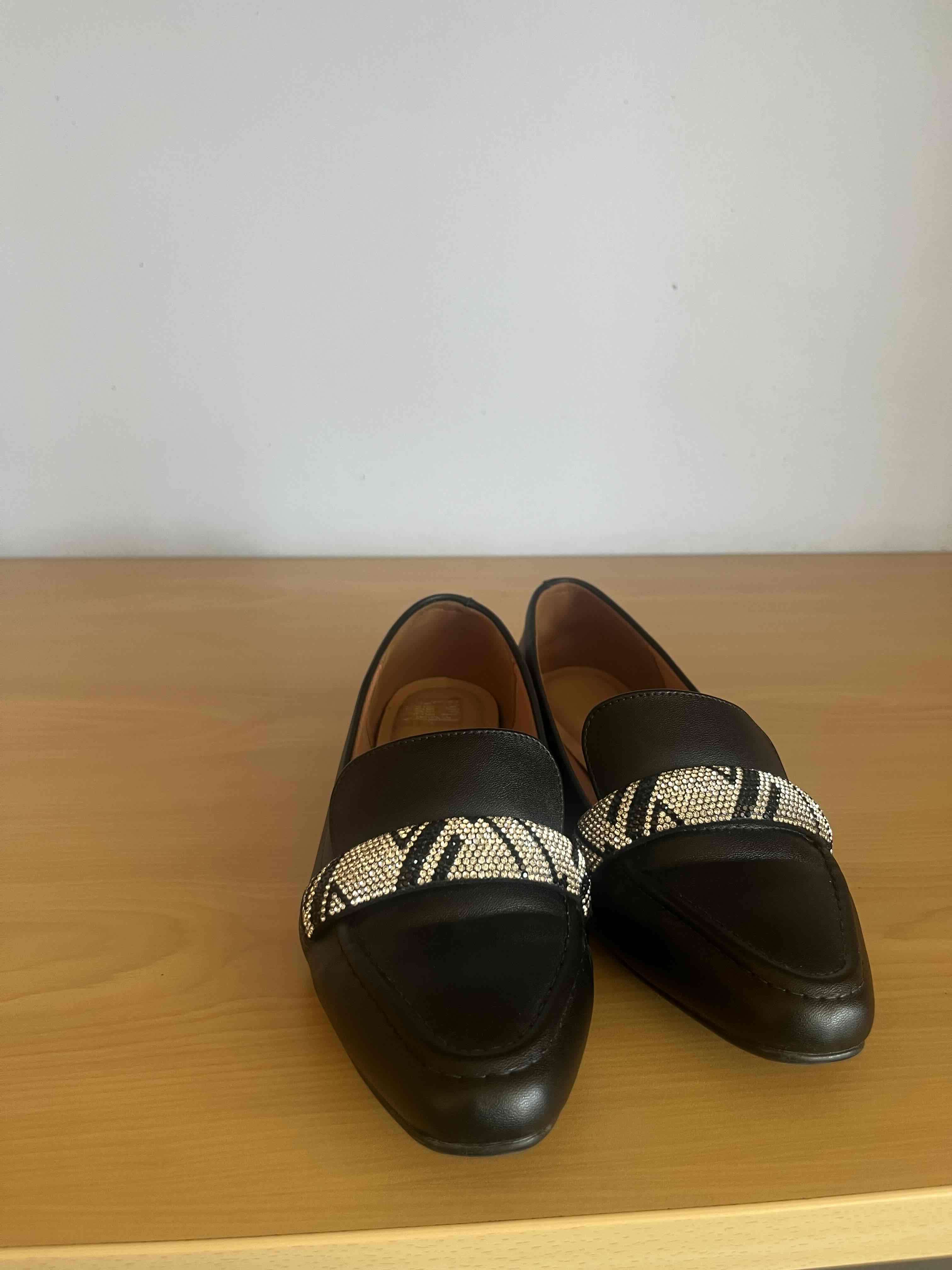 Zapatos marca Vizzano negros con detalle brillante - miniatura 2