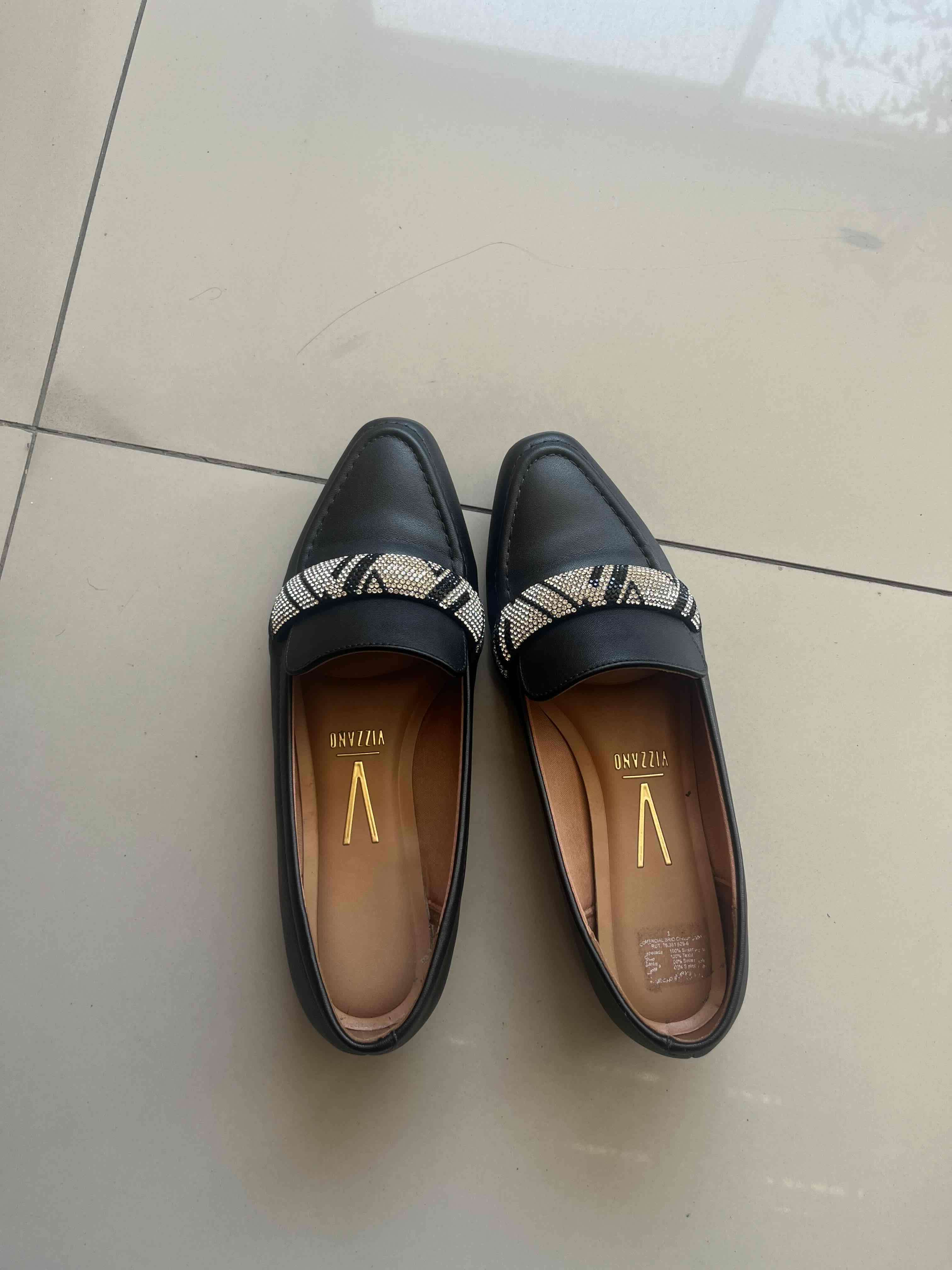 Zapatos marca Vizzano negros con detalle brillante - miniatura 4