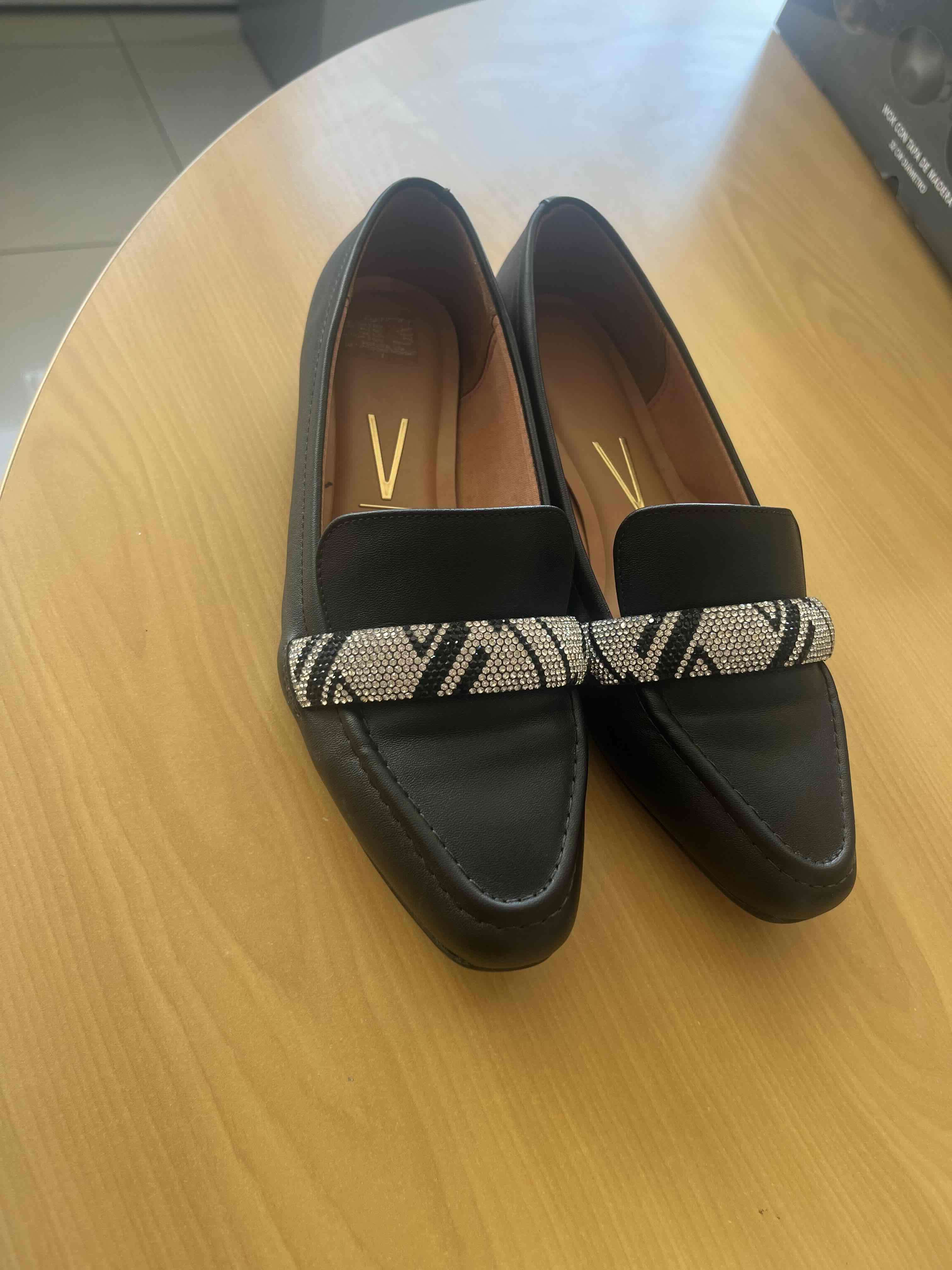 Zapatos marca Vizzano negros con detalle brillante - miniatura 6