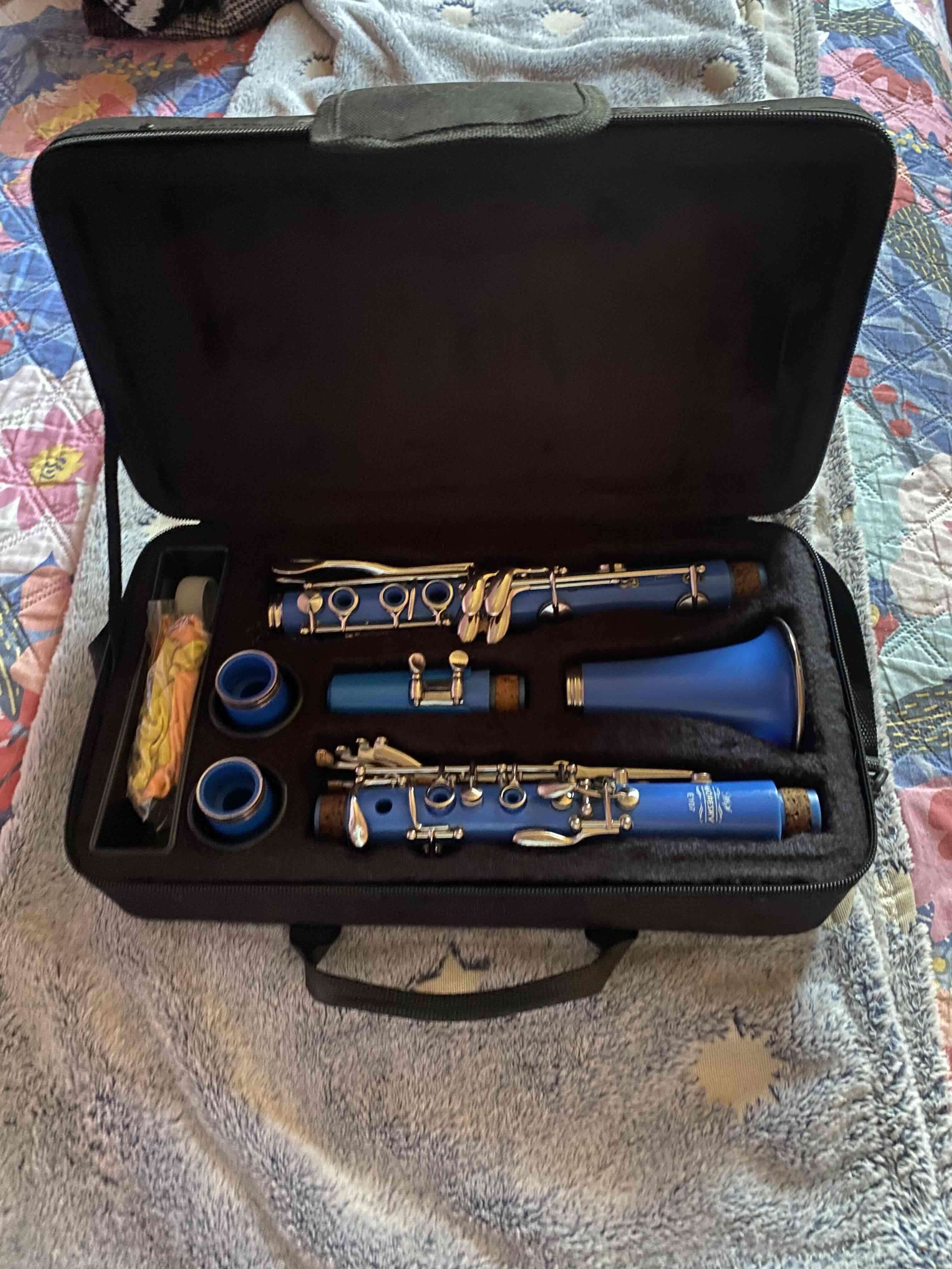Clarinete azul en estuche - miniatura 2