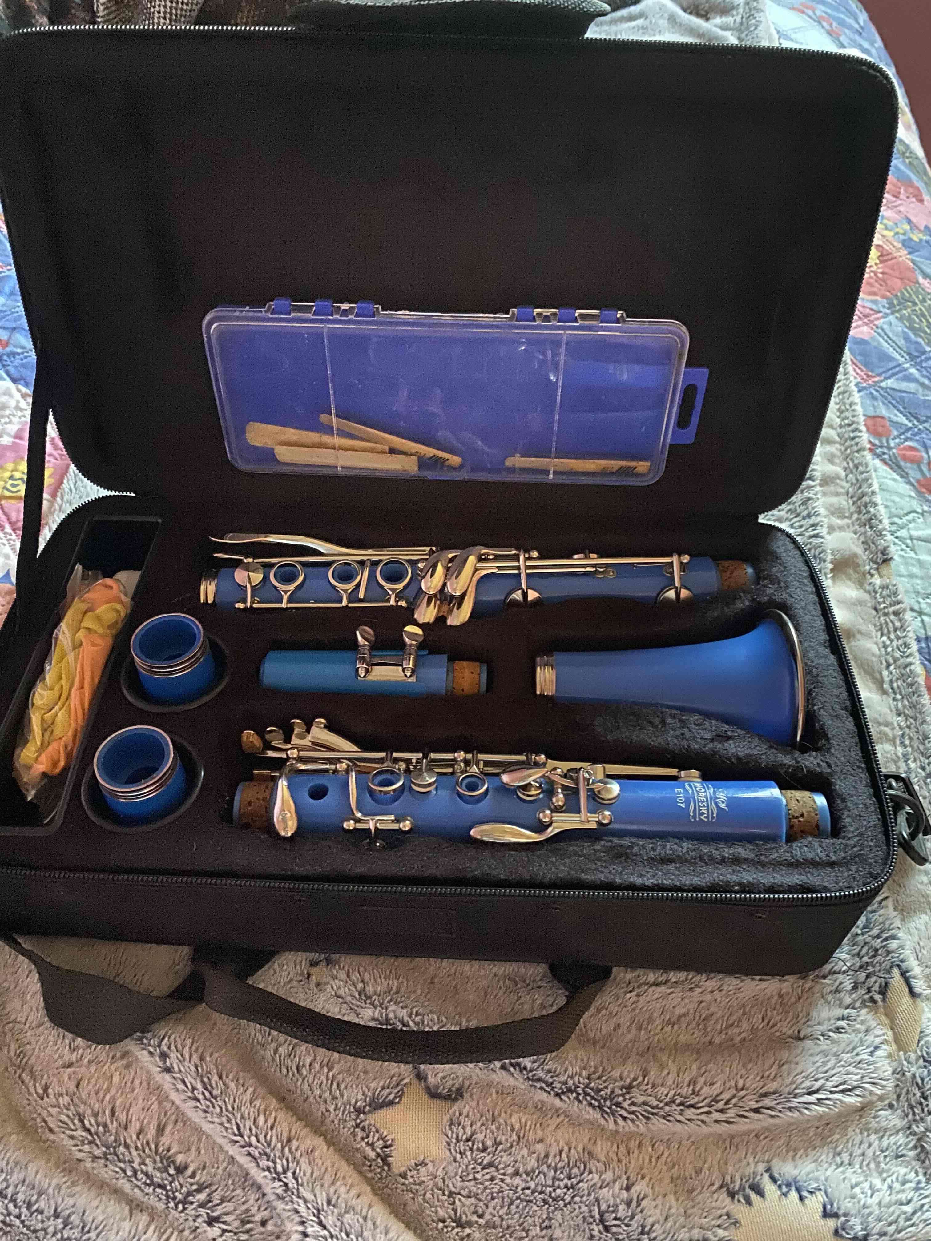 Clarinete azul en estuche - miniatura 3