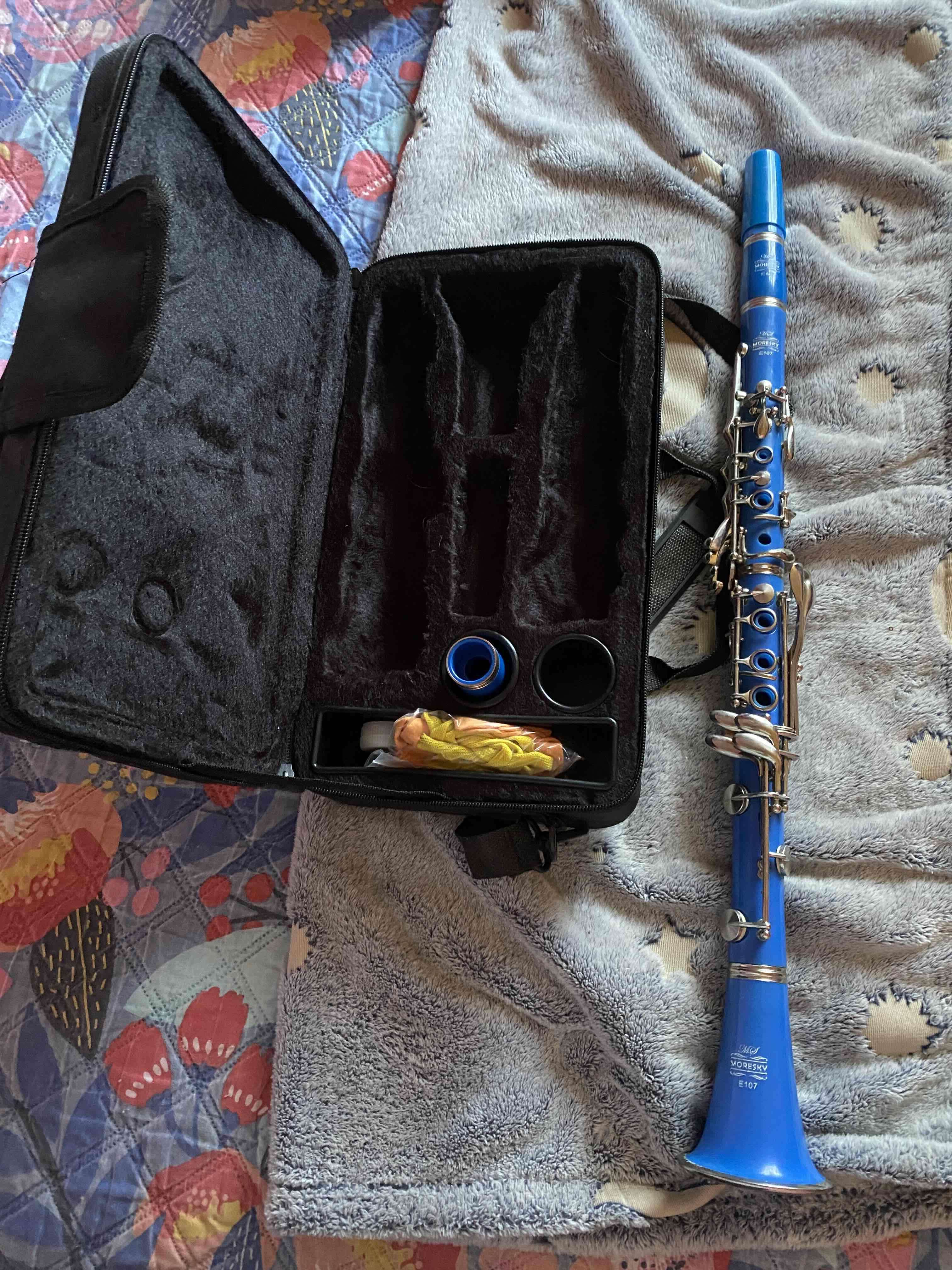 Clarinete azul en estuche - miniatura 4