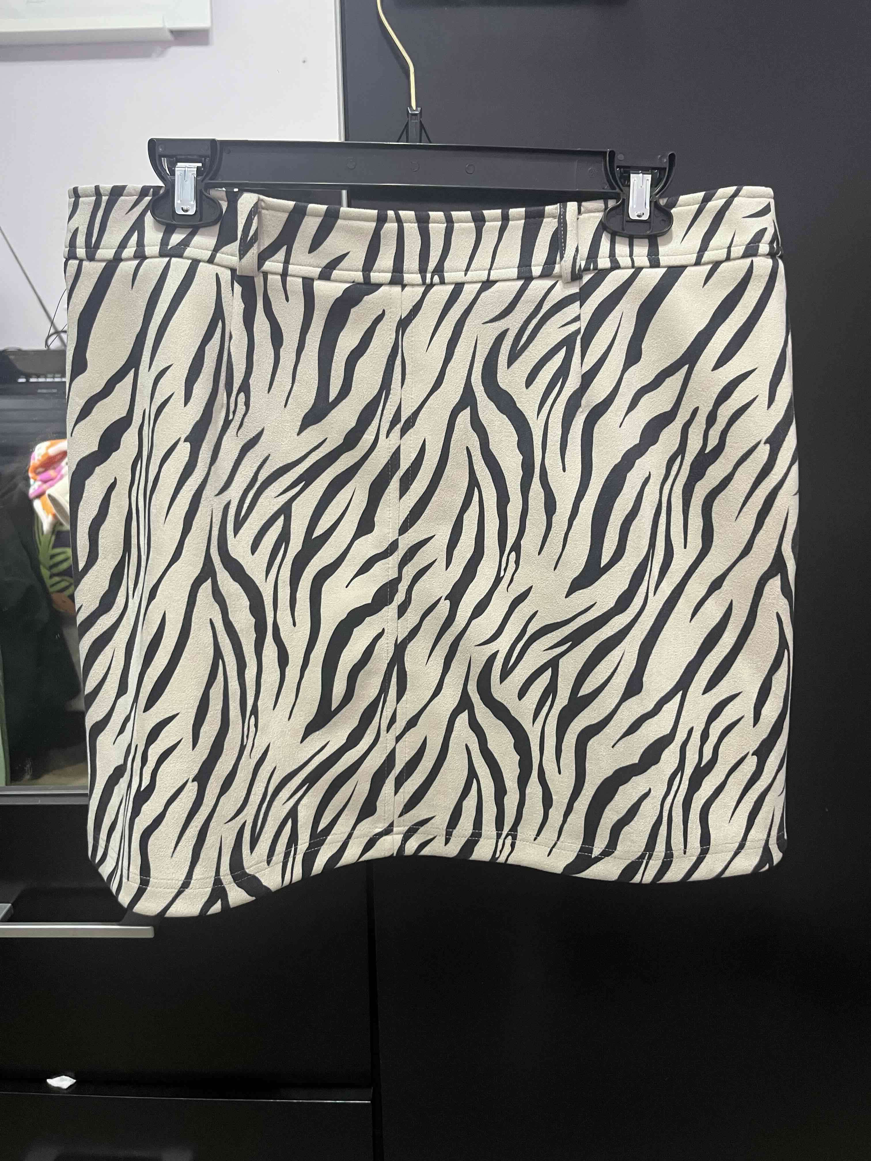 Falda marca ASH estampado cebra con cierre - miniatura 4