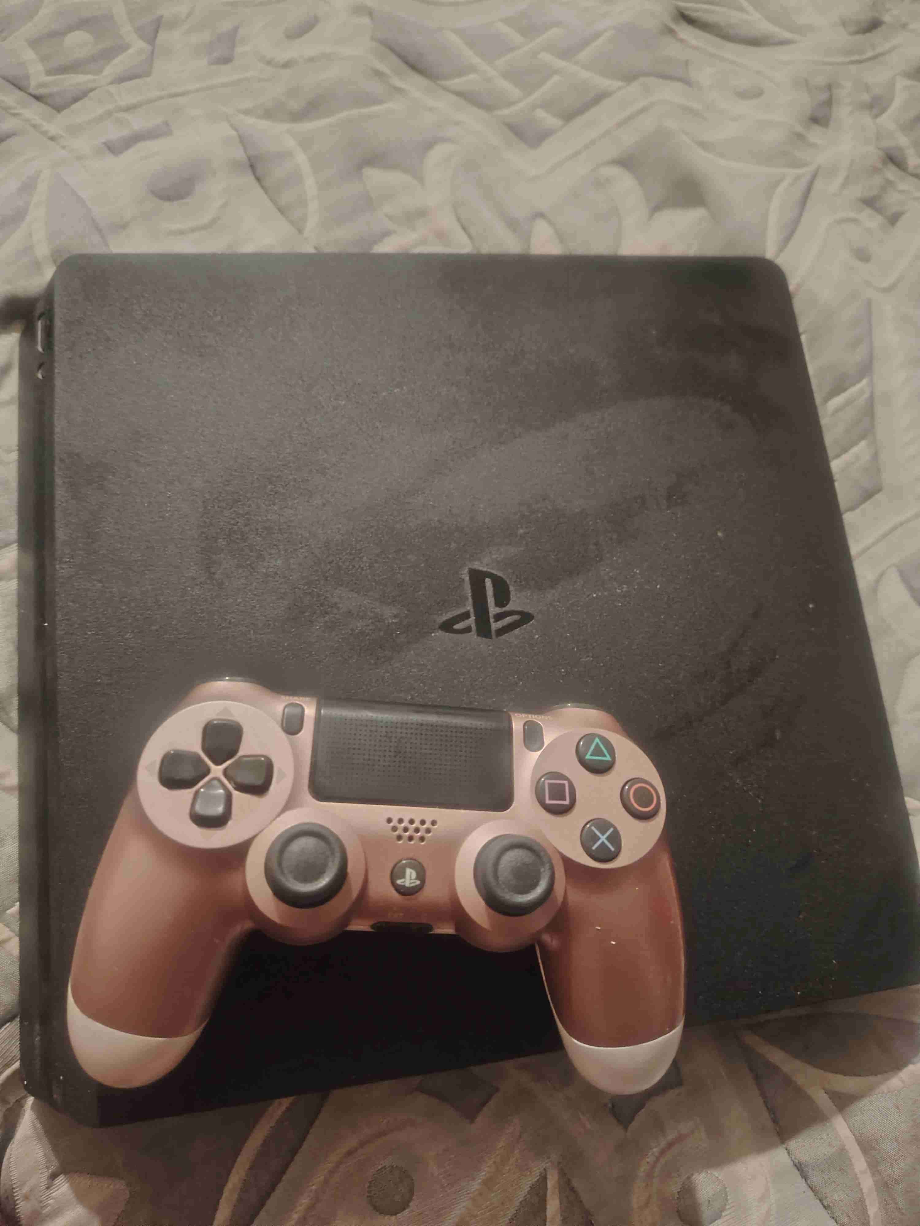 Consola PlayStation 4 con control