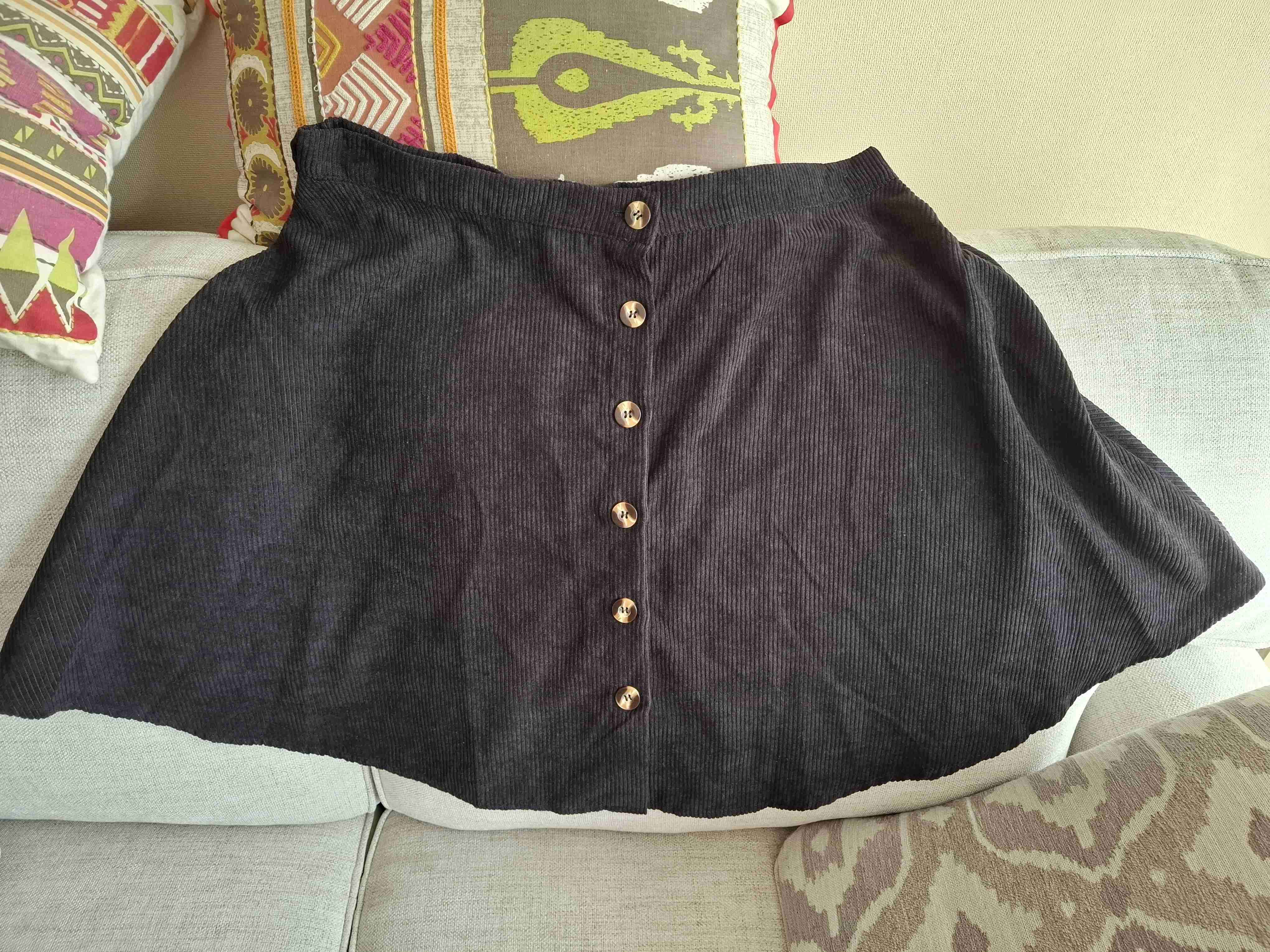 Falda negra cotelé con botones - miniatura 2