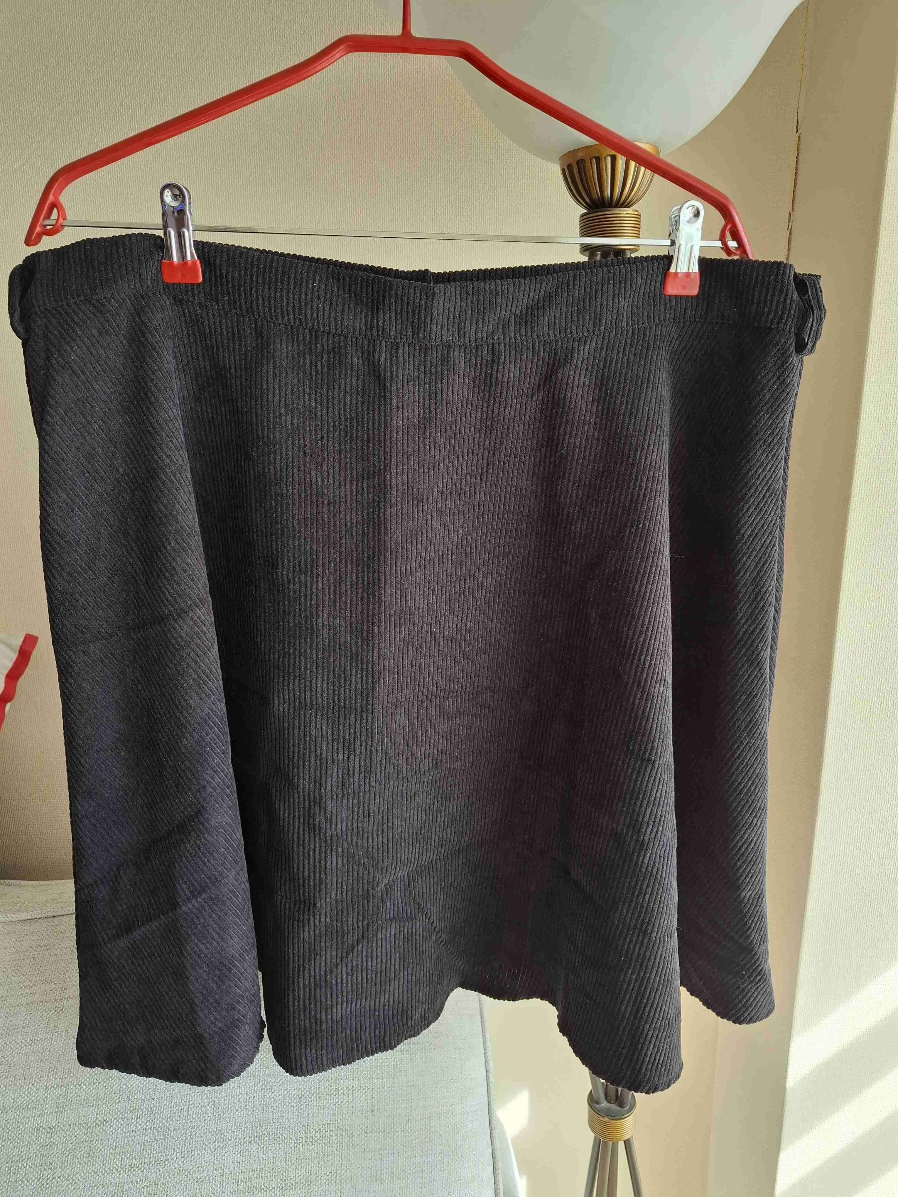 Falda negra cotelé con botones - miniatura 3