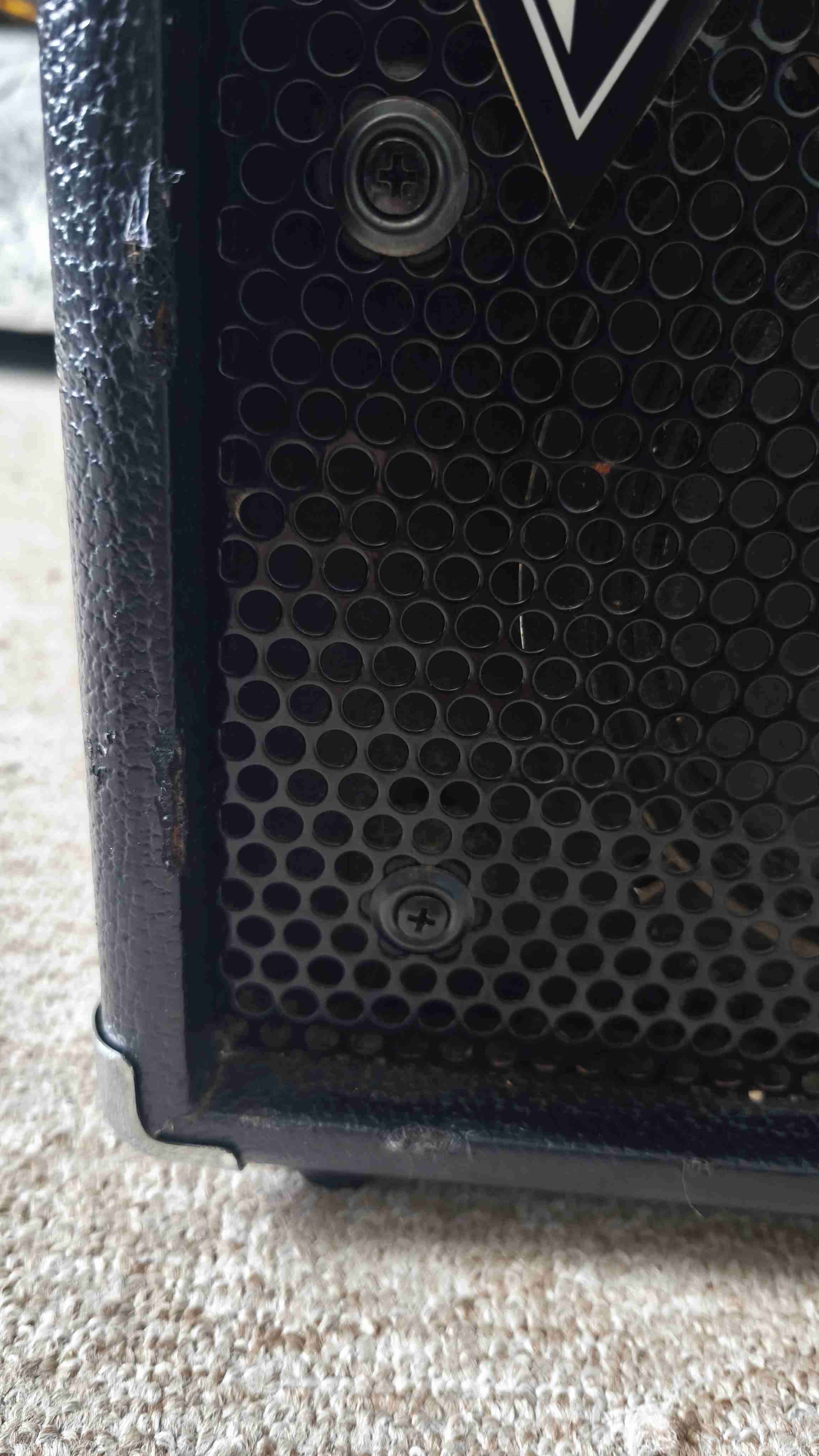 Guitarra eléctrica negra con amplificador - miniatura 3