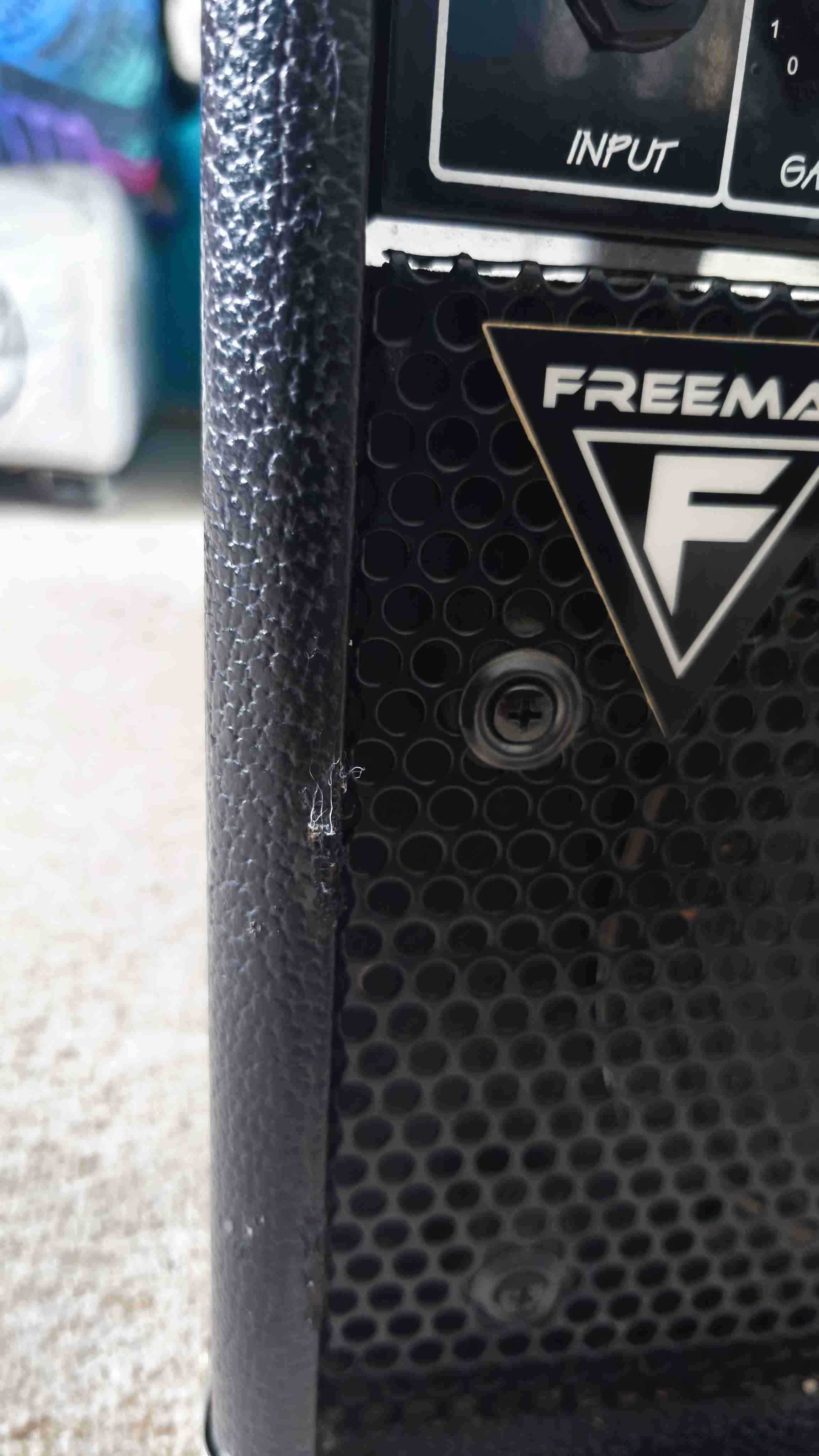 Guitarra eléctrica negra con amplificador - miniatura 4