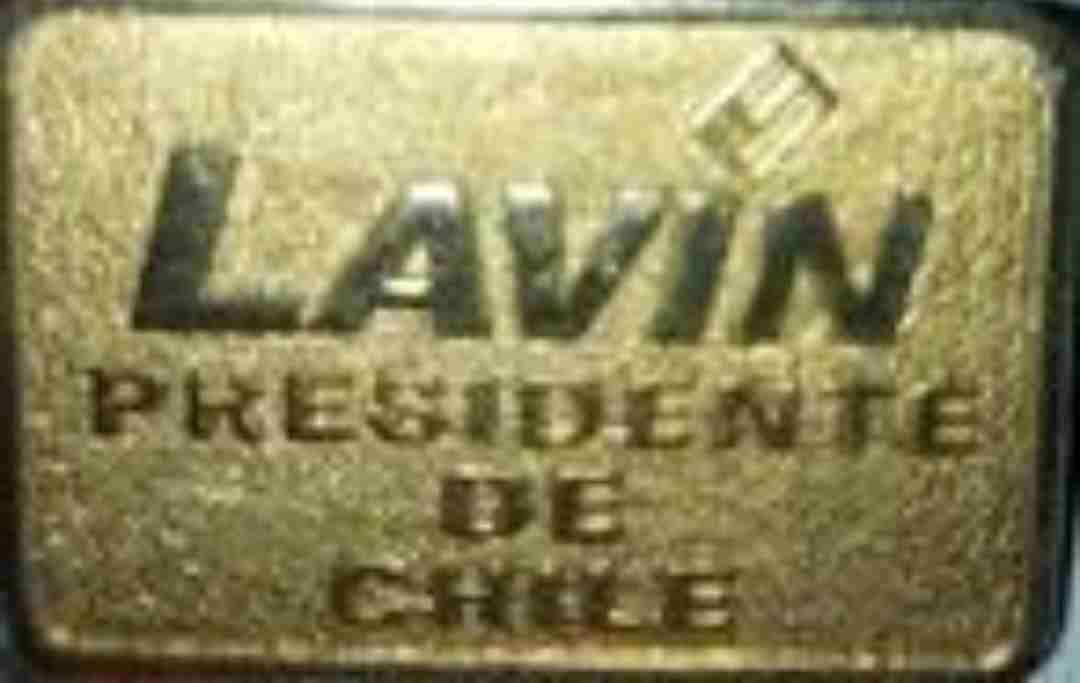 Pin campaña política Lavín