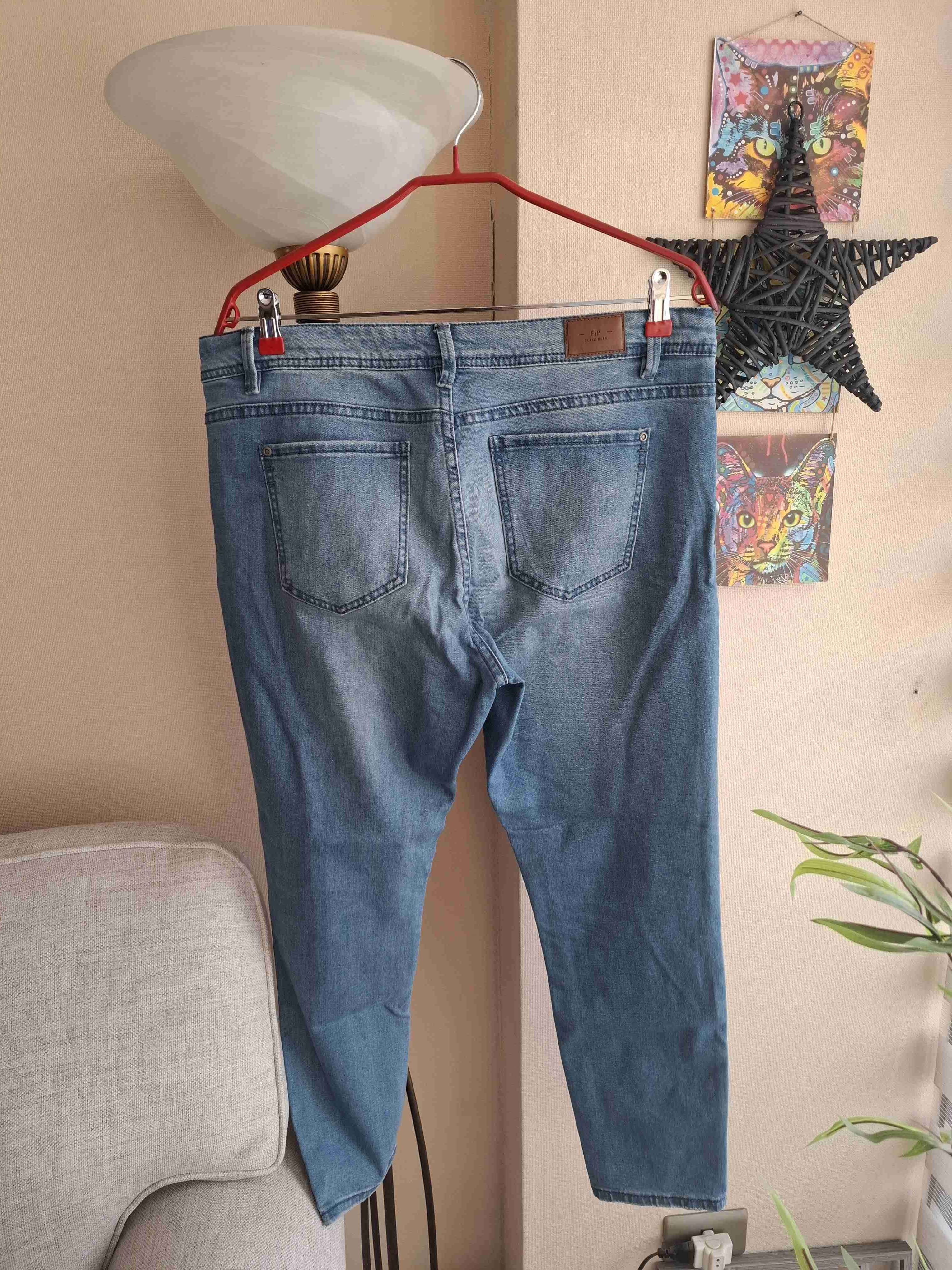 Jeans azules con bordado floral - miniatura 2