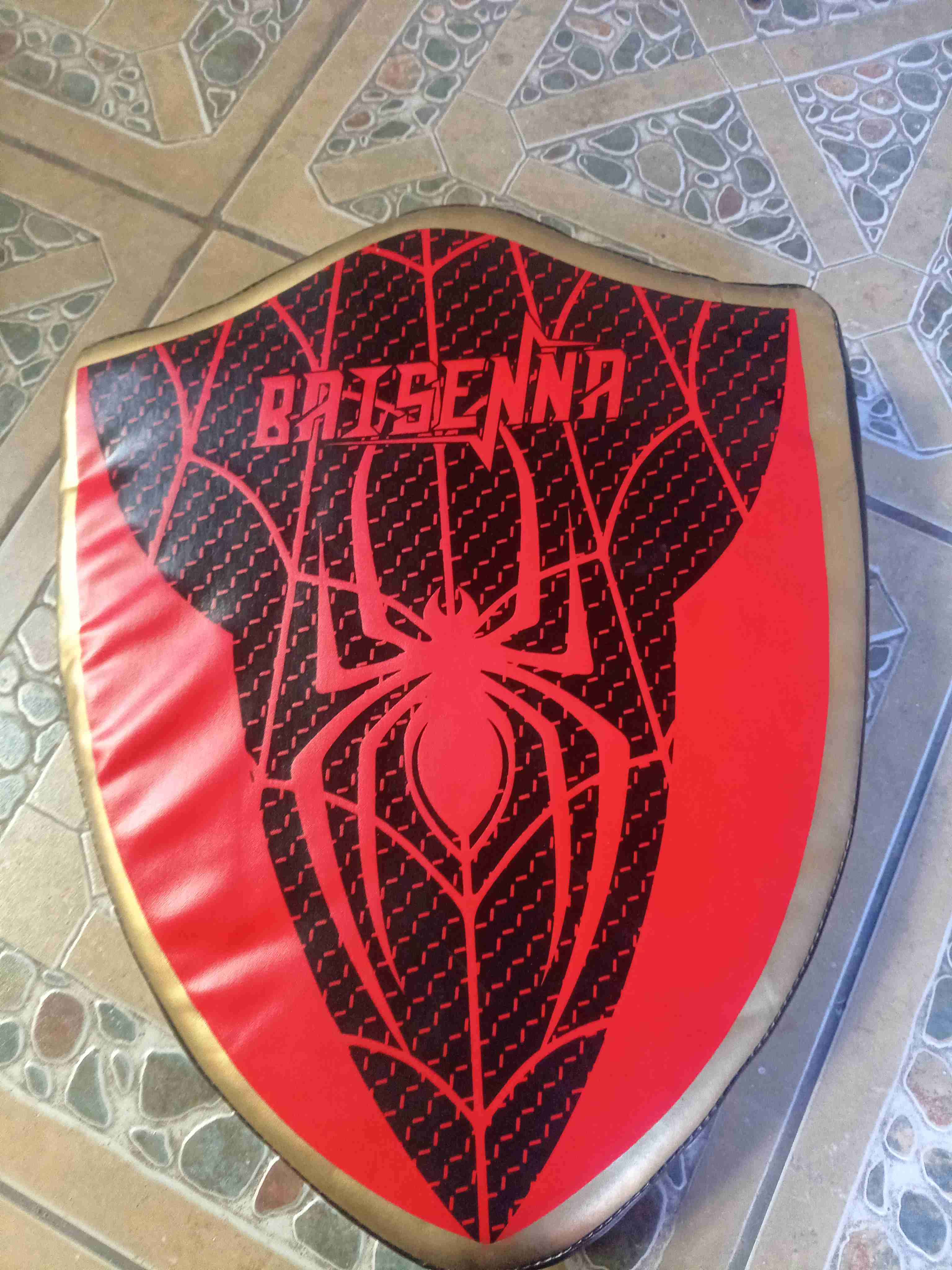 Espadas y escudos de espuma rojos - miniatura 2