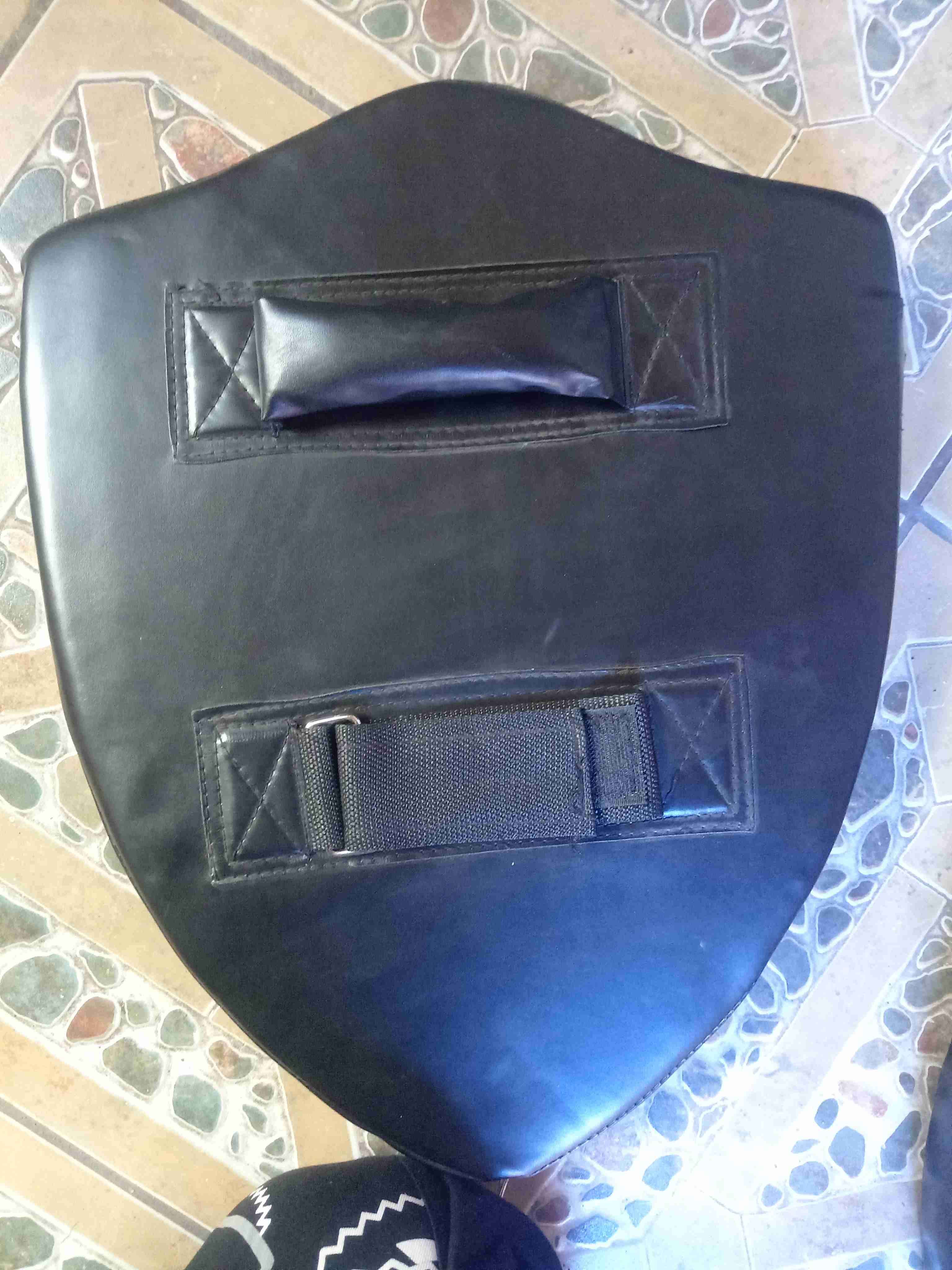 Espadas y escudos de espuma rojos - miniatura 3