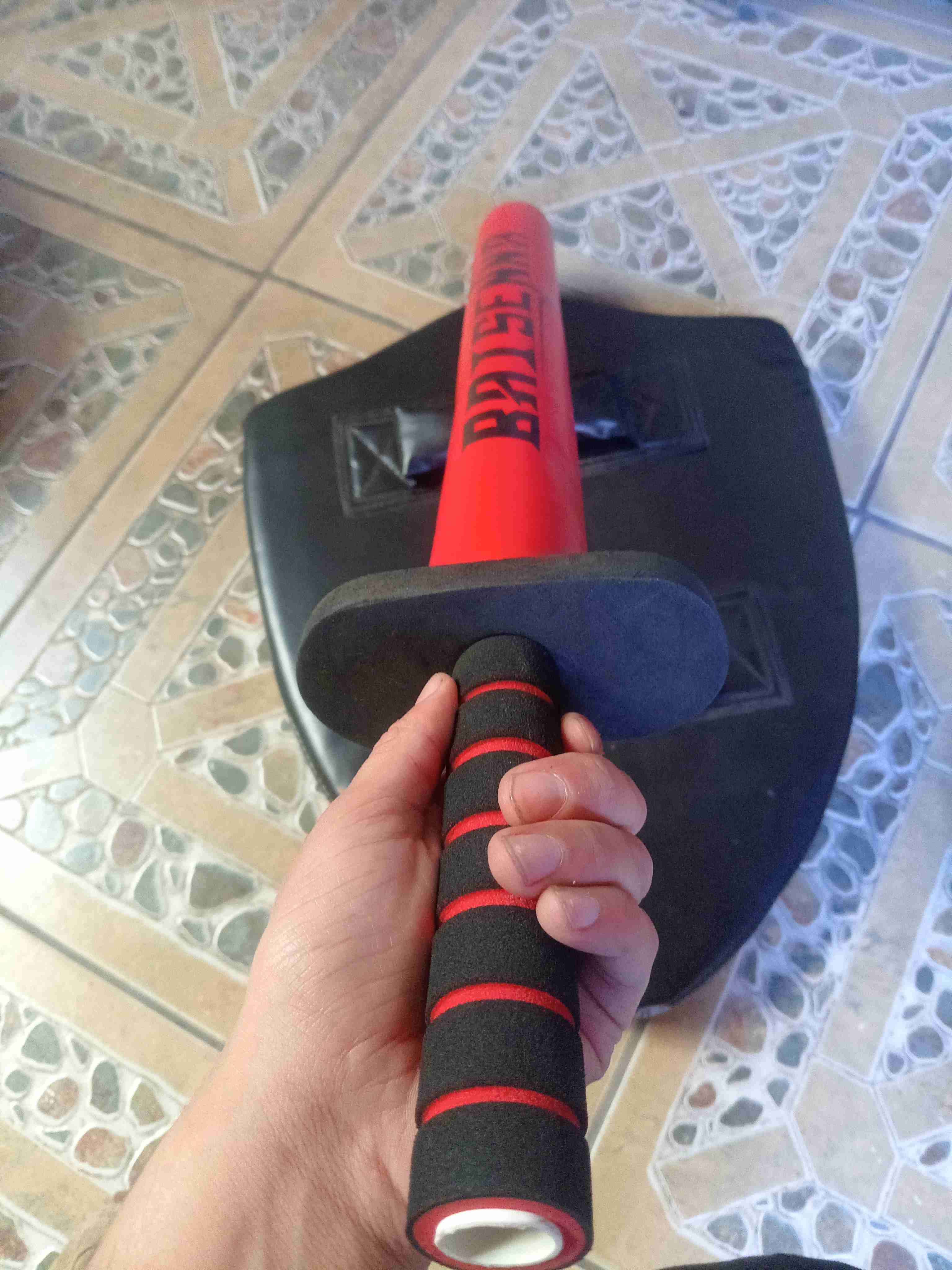 Espadas y escudos de espuma rojos - miniatura 4