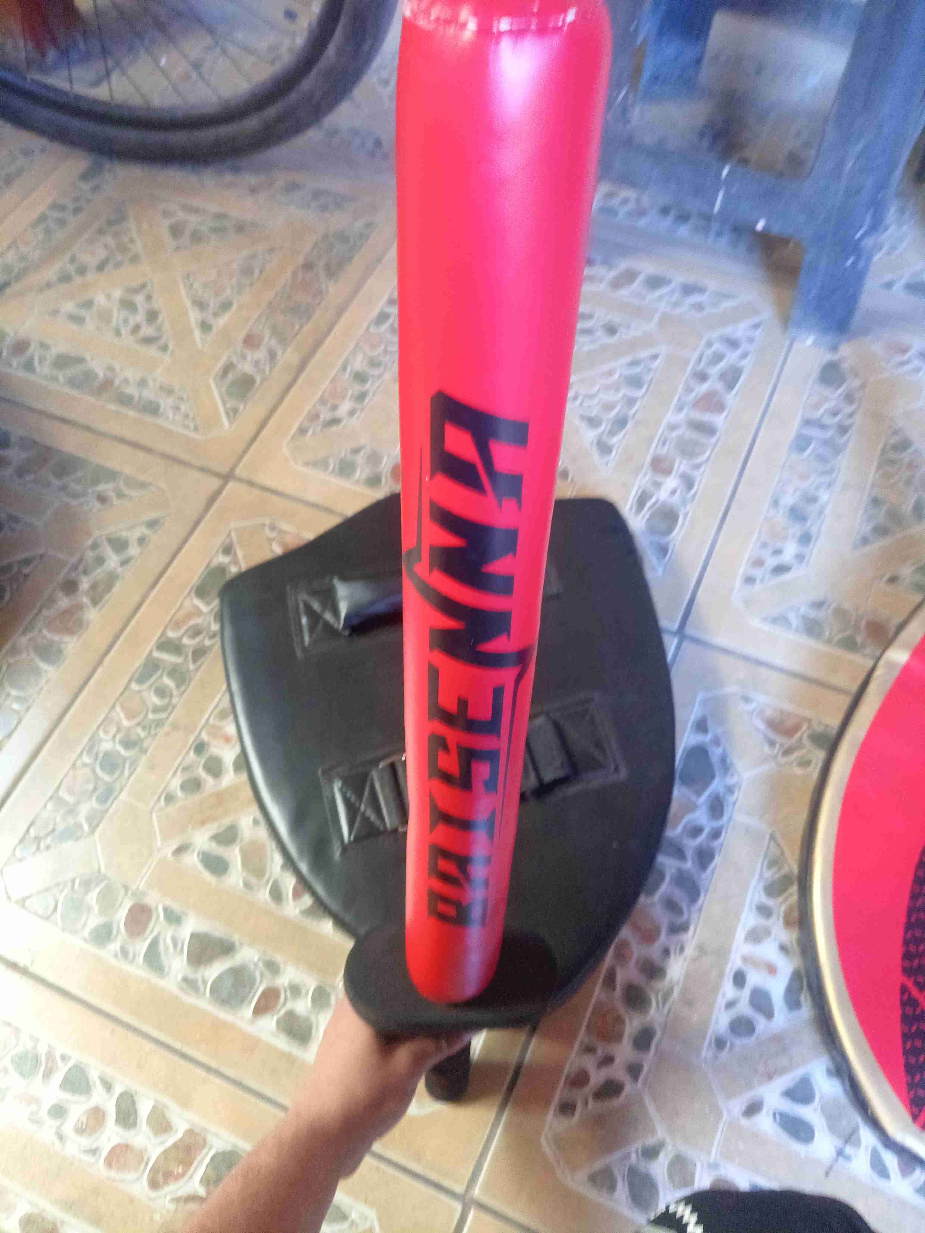 Espadas y escudos de espuma rojos - miniatura 5