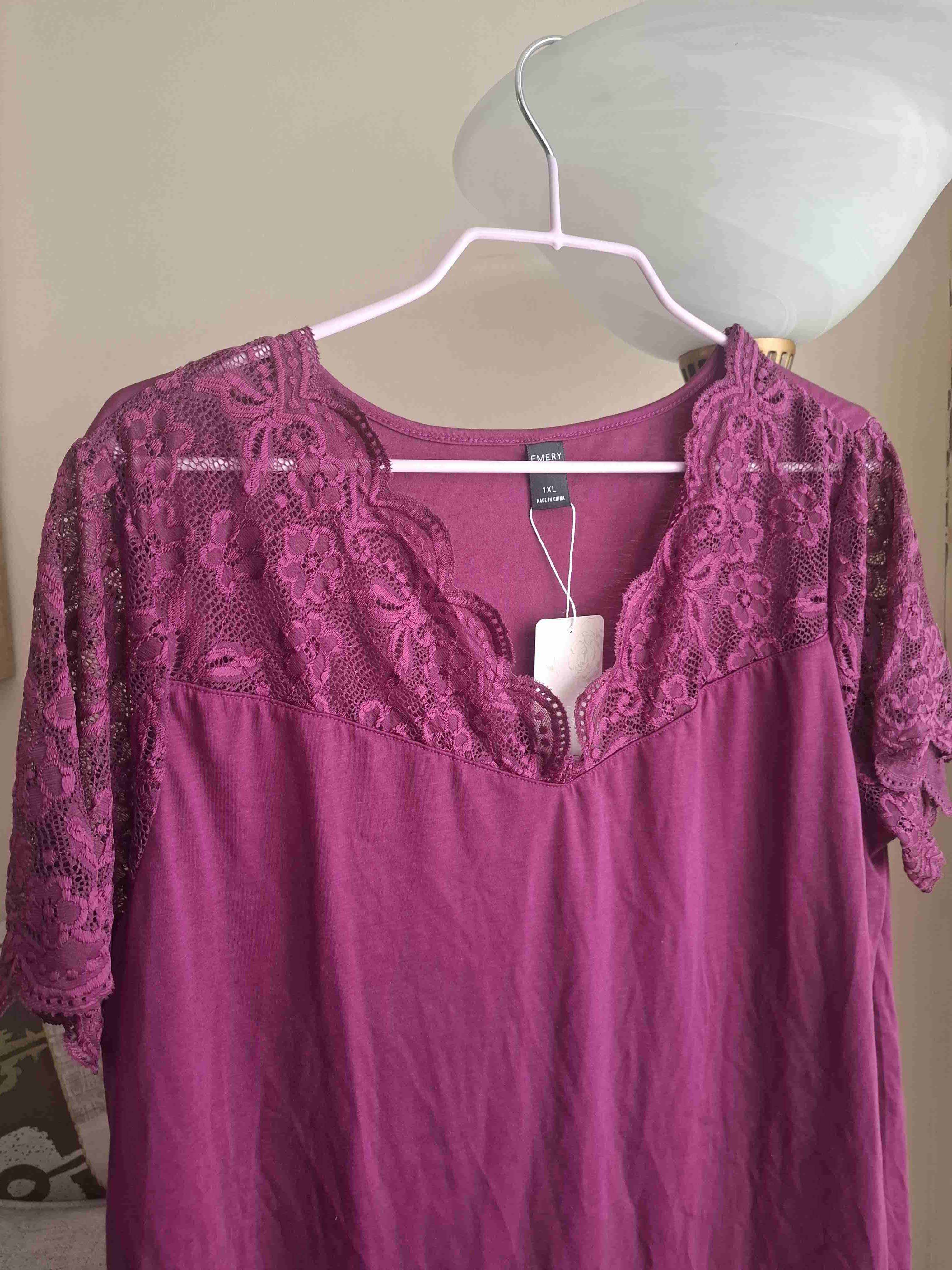 Blusa burdeo con encaje nueva - miniatura 2