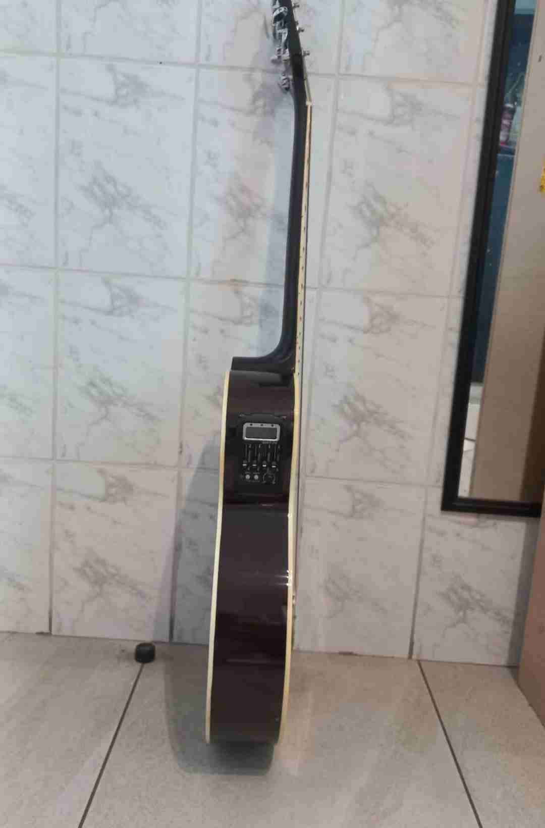 Guitarra electro acústica semi nueva - miniatura 5