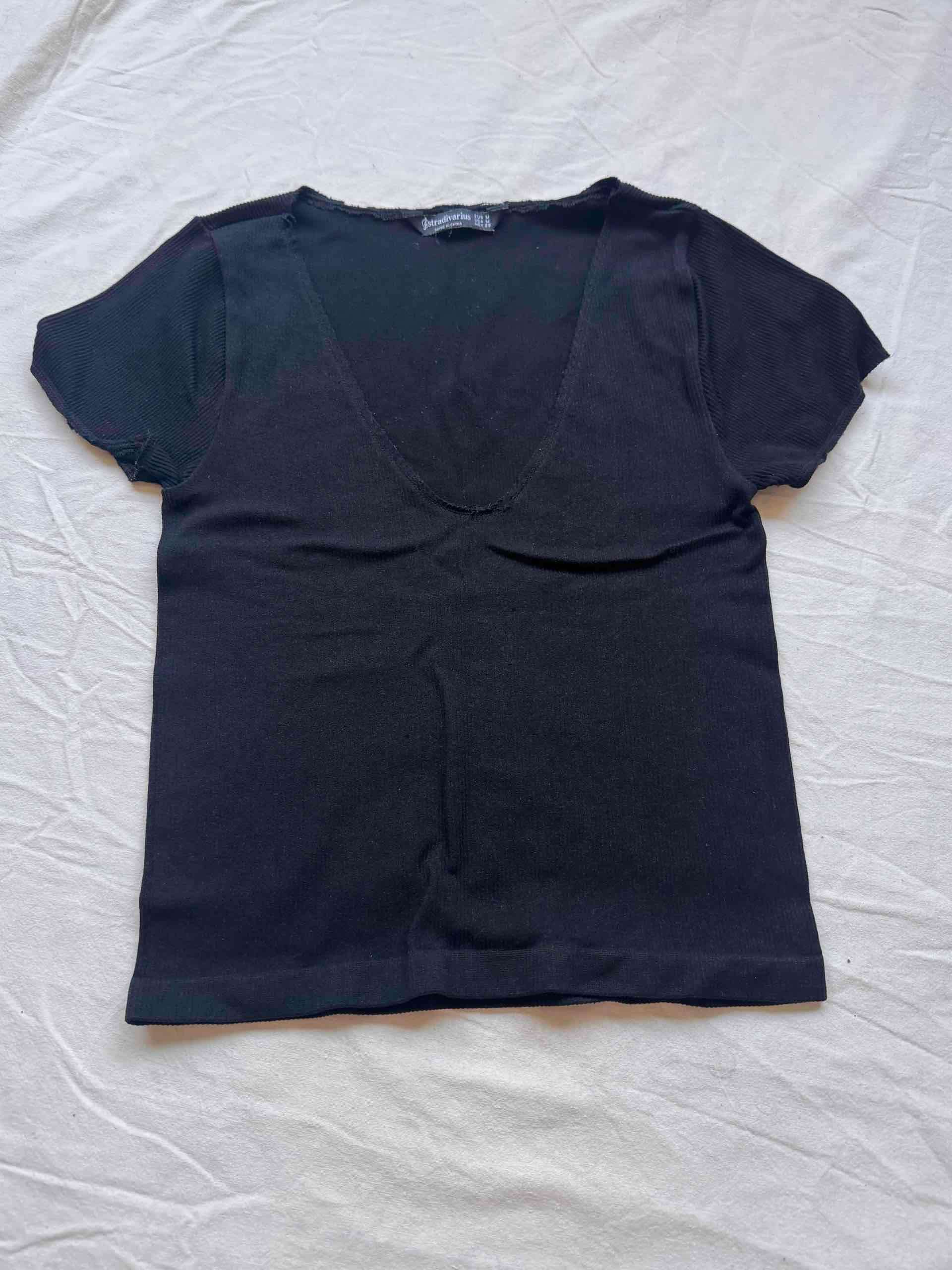 Polera negra escote en V - miniatura 1