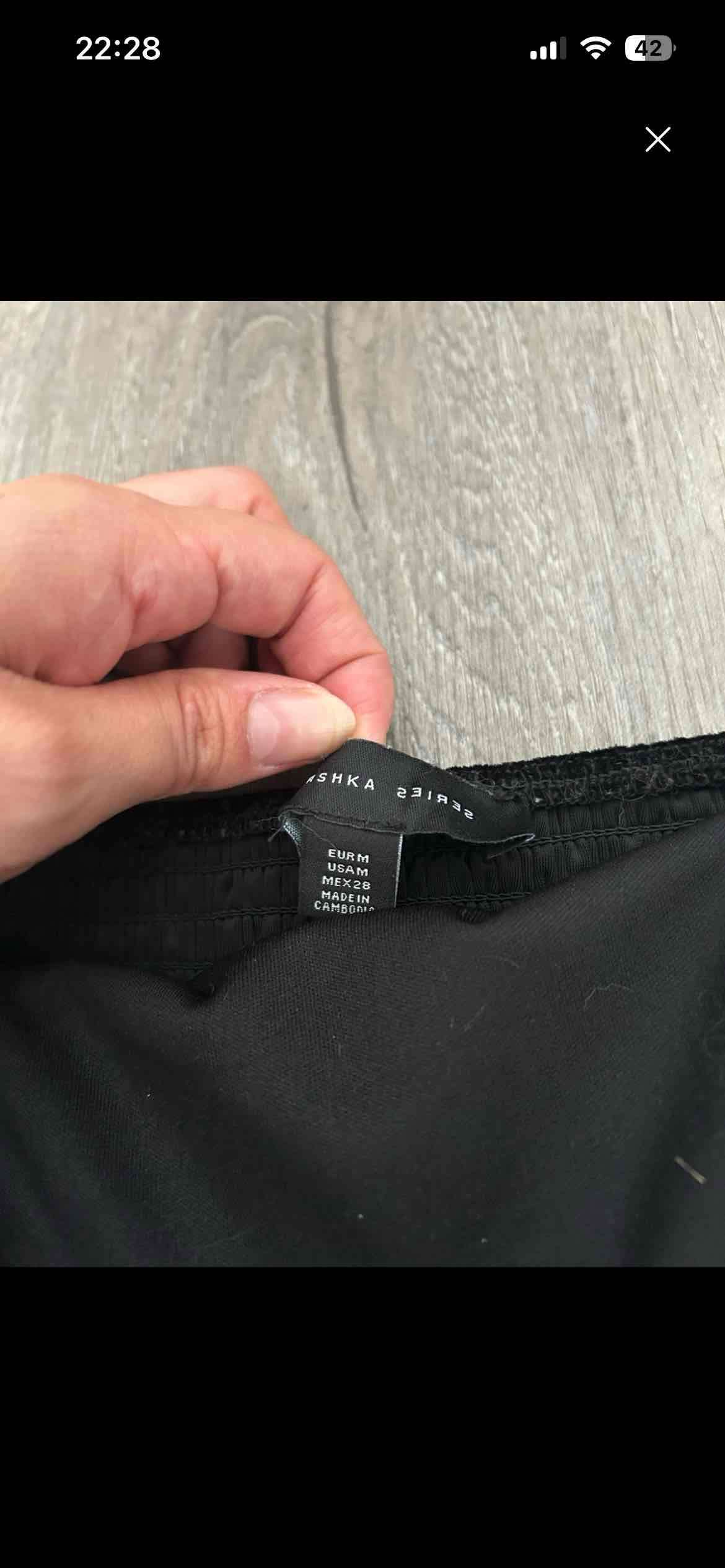 Top negro con volantes - miniatura 2