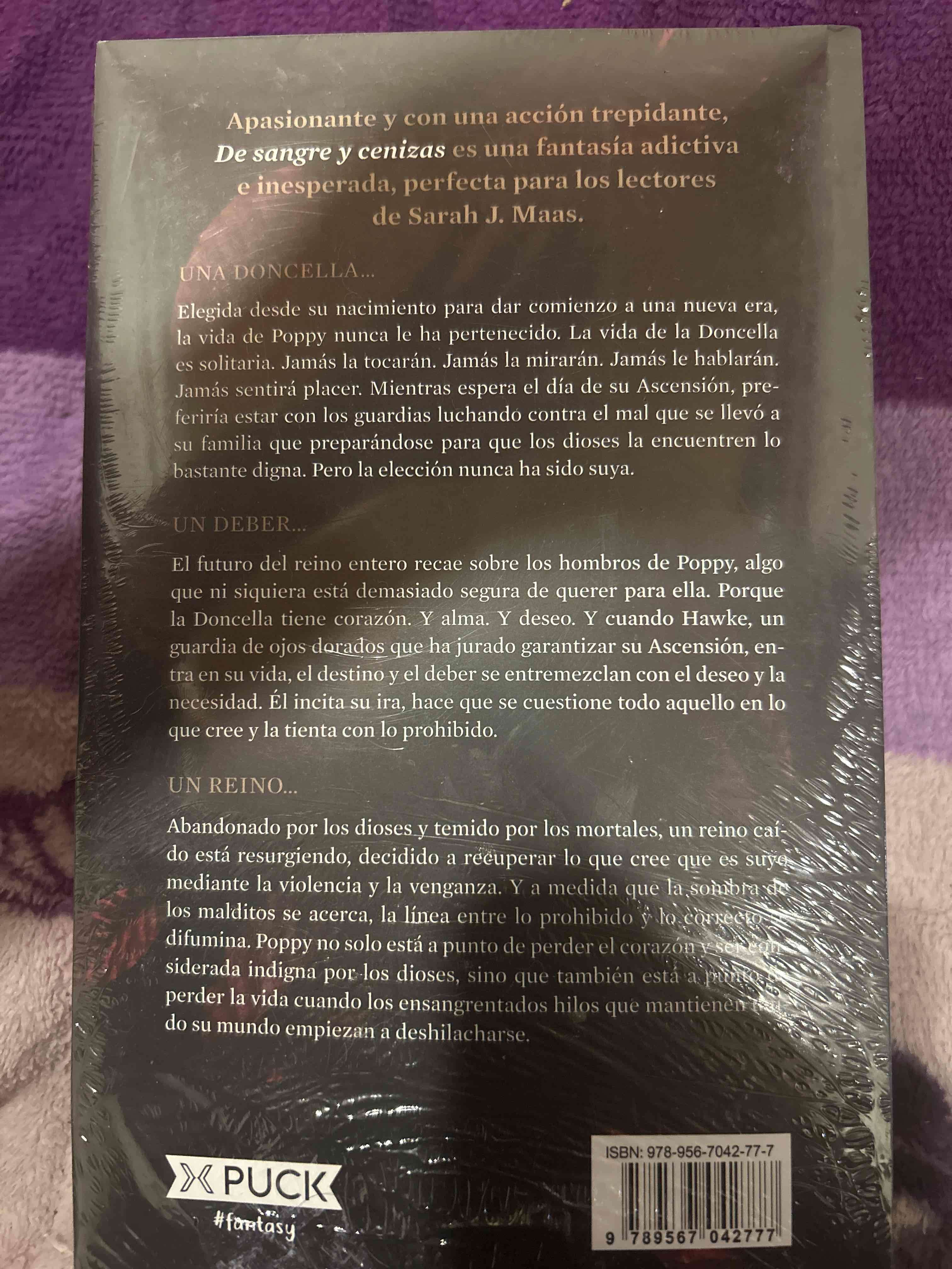 Libro 'De sangre y cenizas' - miniatura 1