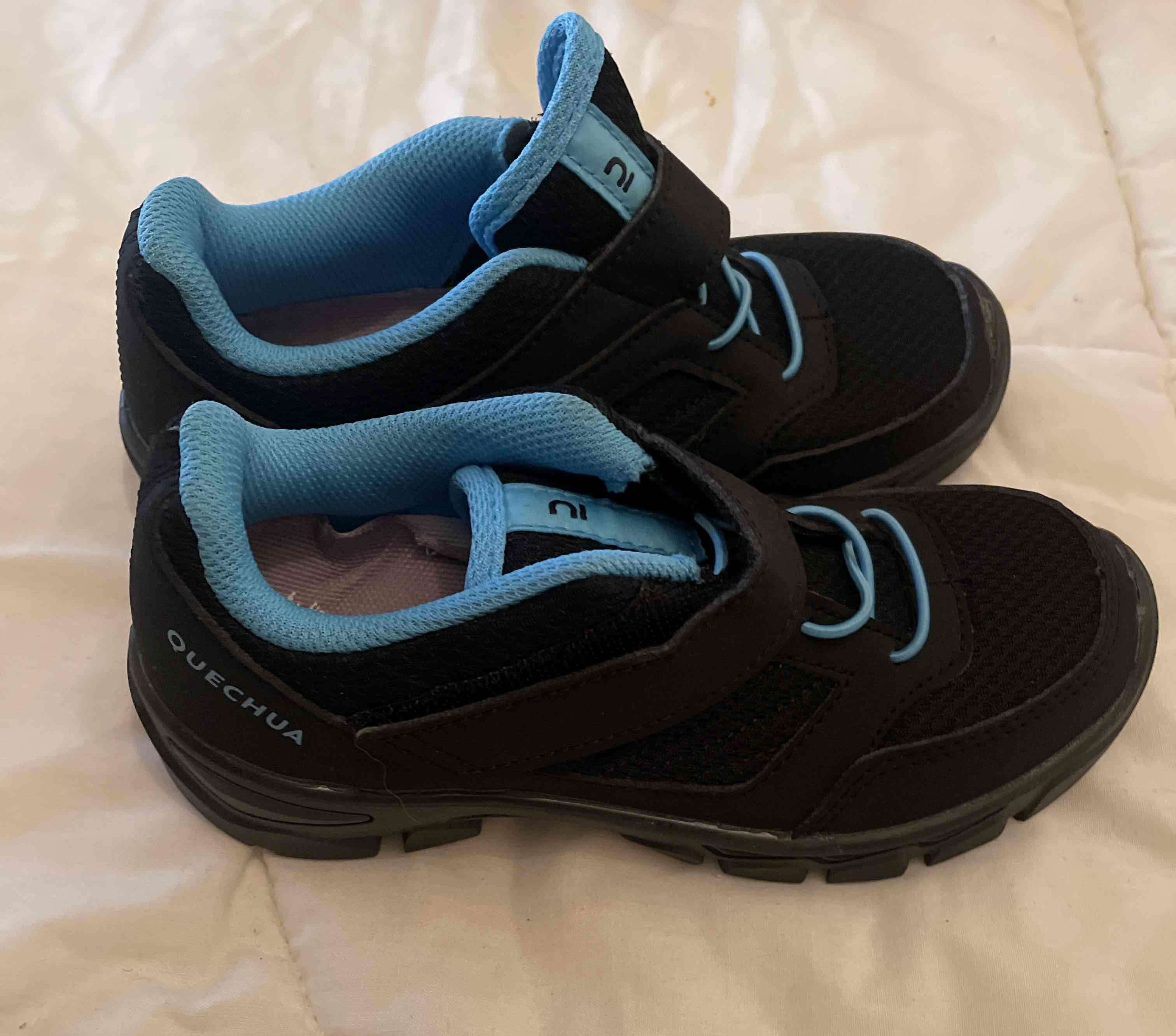 Zapatillas deportivas negras y azules unisex - miniatura 2