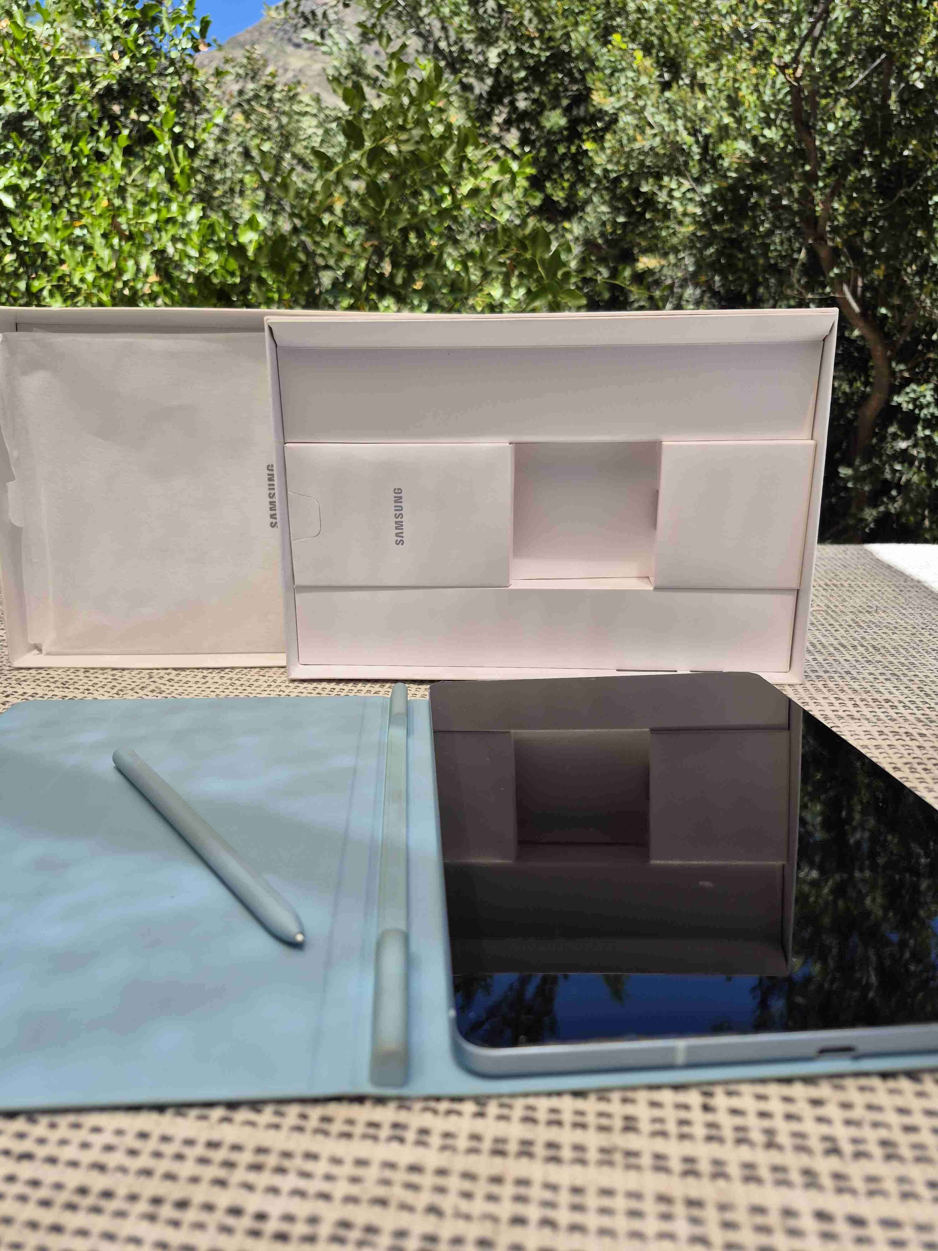 Tablet Samsung con lápiz y funda - miniatura 2