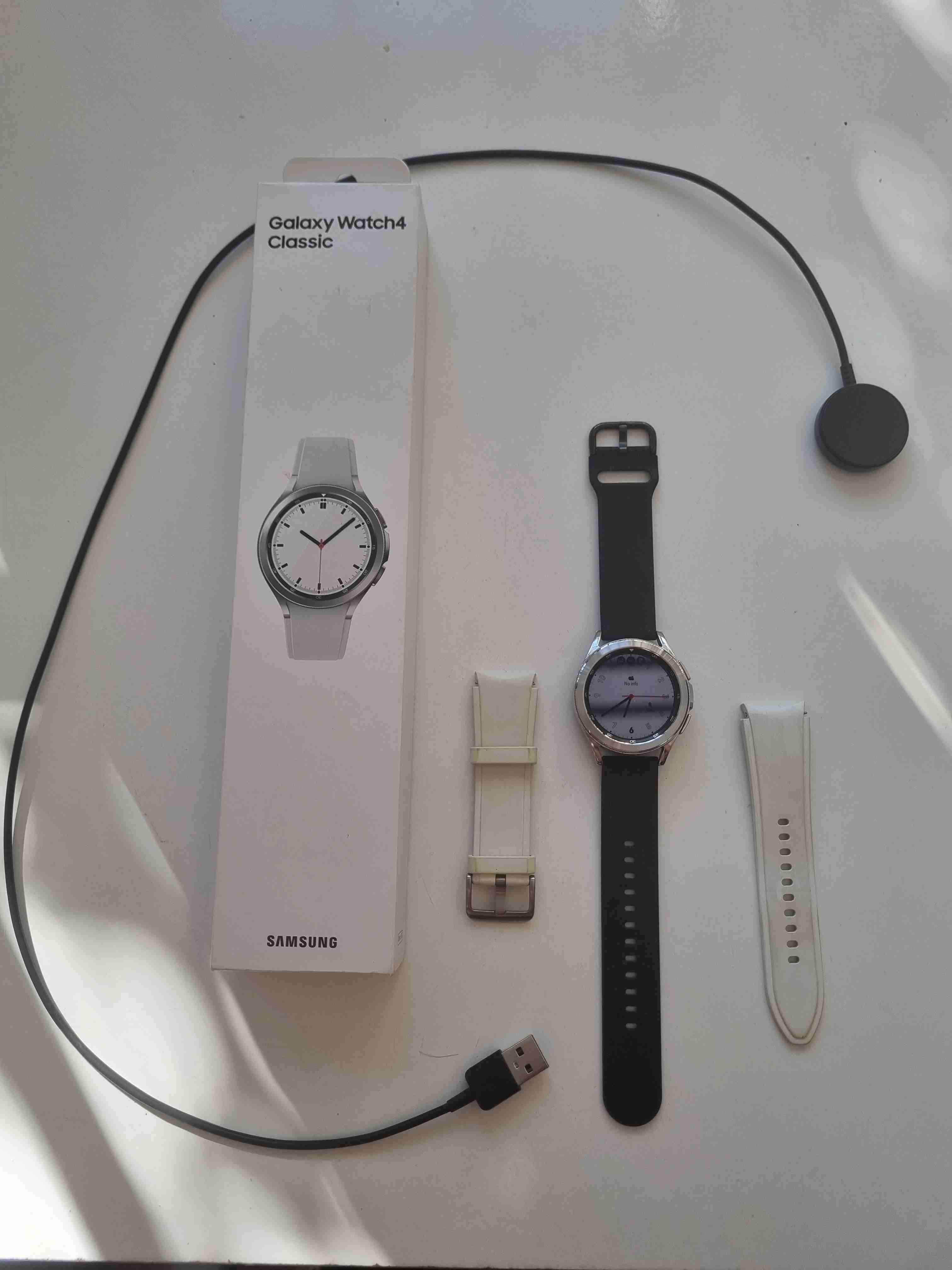 Galaxy Watch4 Classic con accesorios - miniatura 1