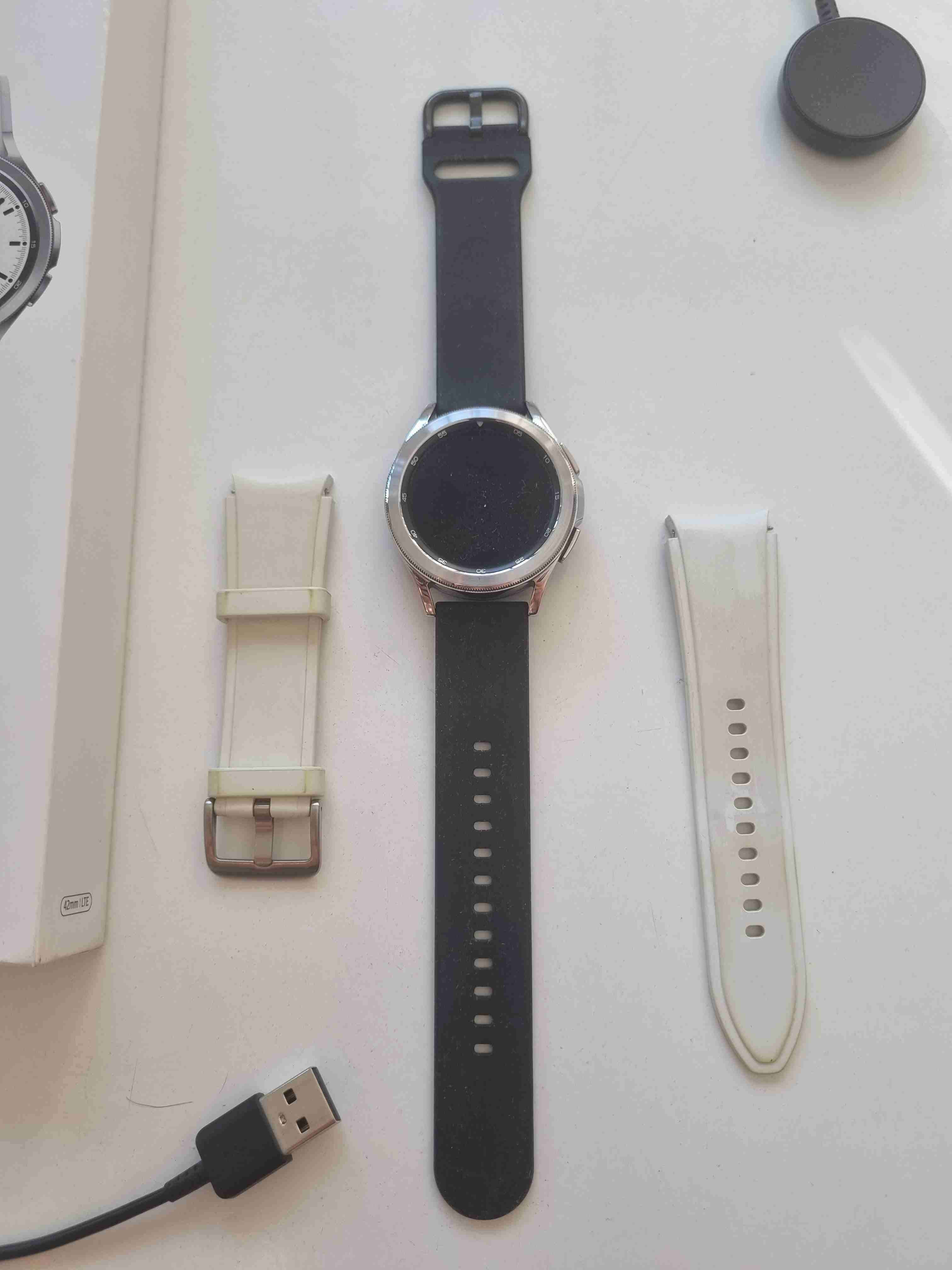 Galaxy Watch4 Classic con accesorios - miniatura 3