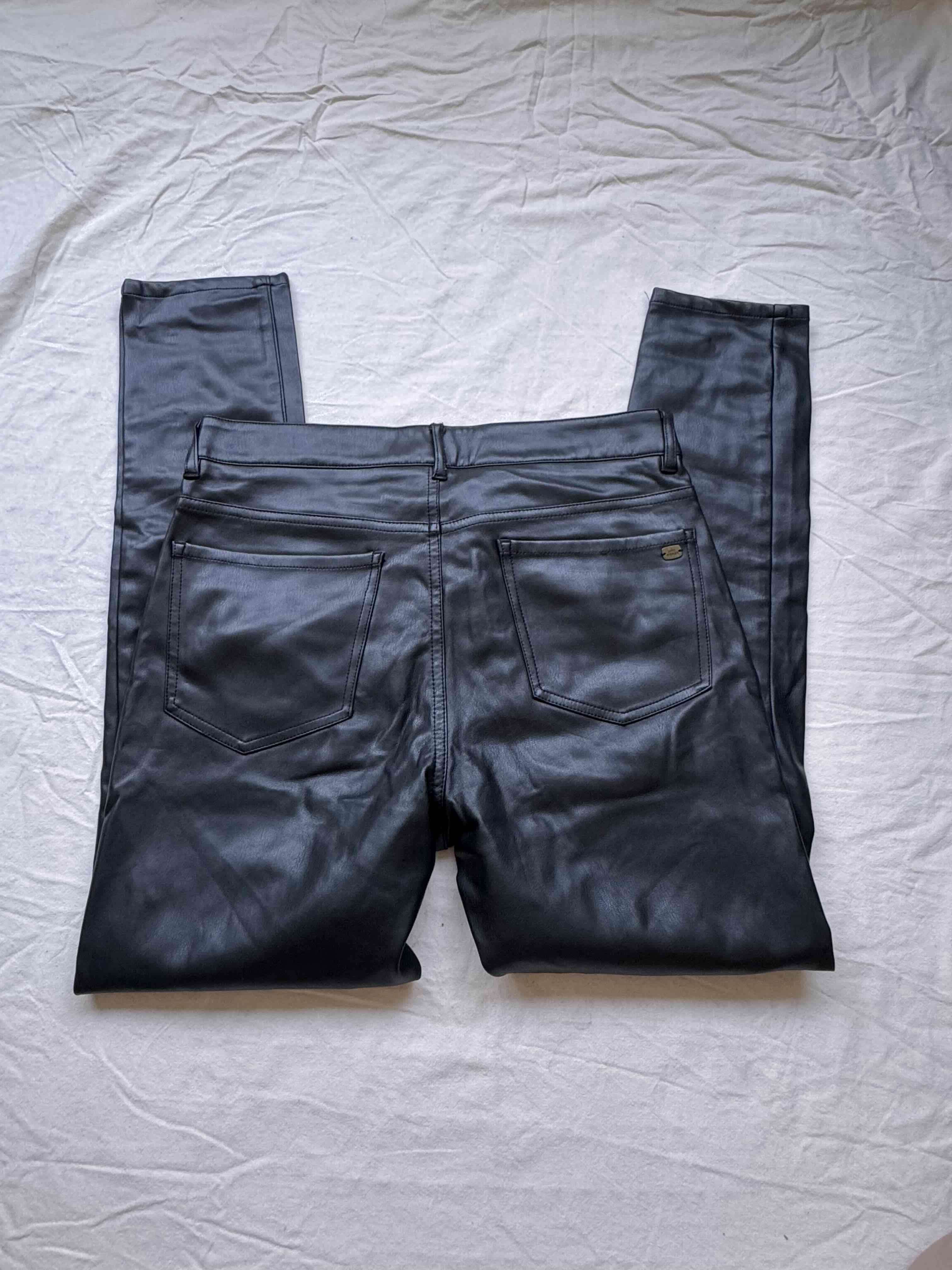 Pantalones negros de cuero sintético - miniatura 2