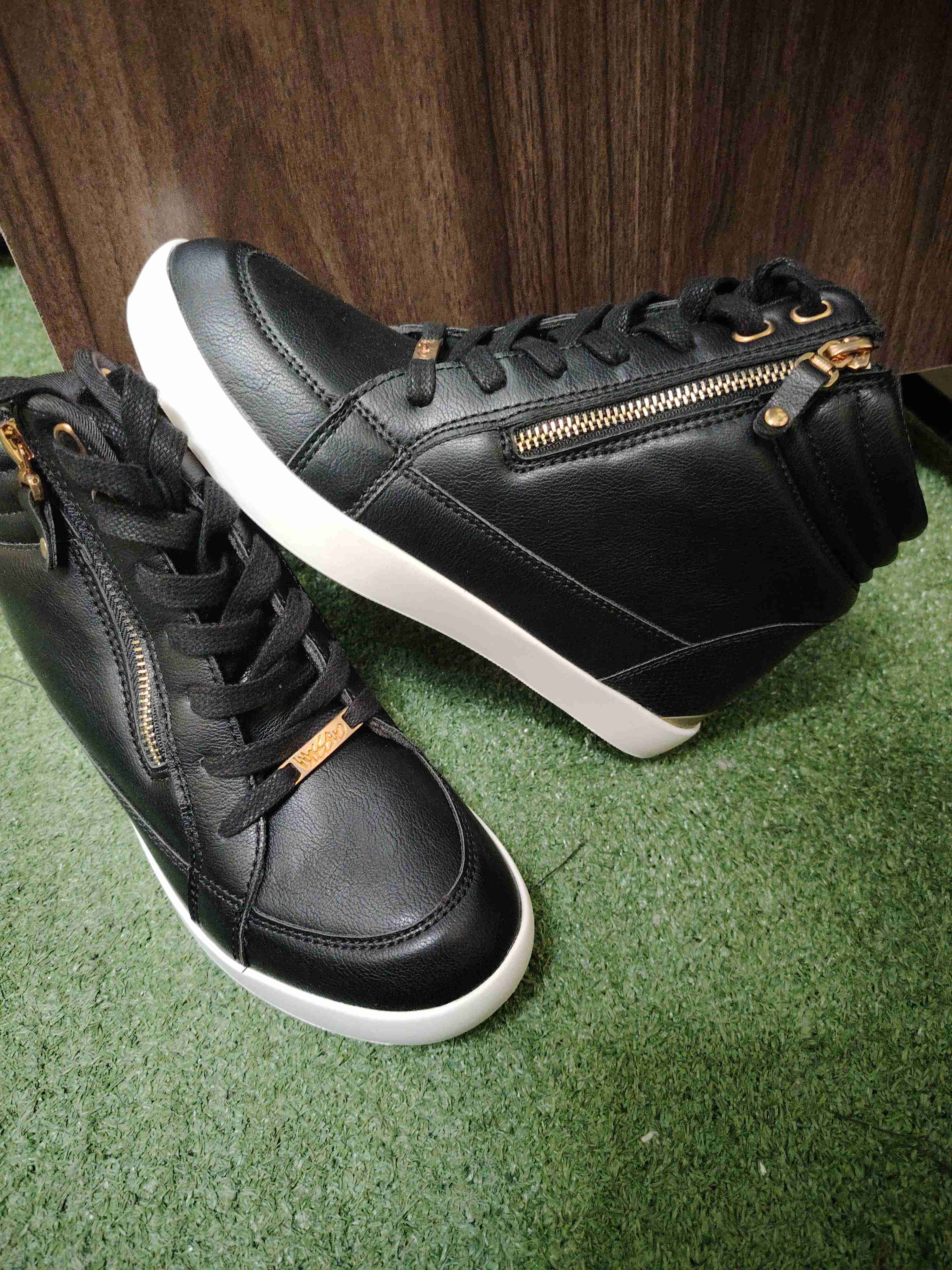 Zapatillas negras mossimo con cierre - miniatura 2