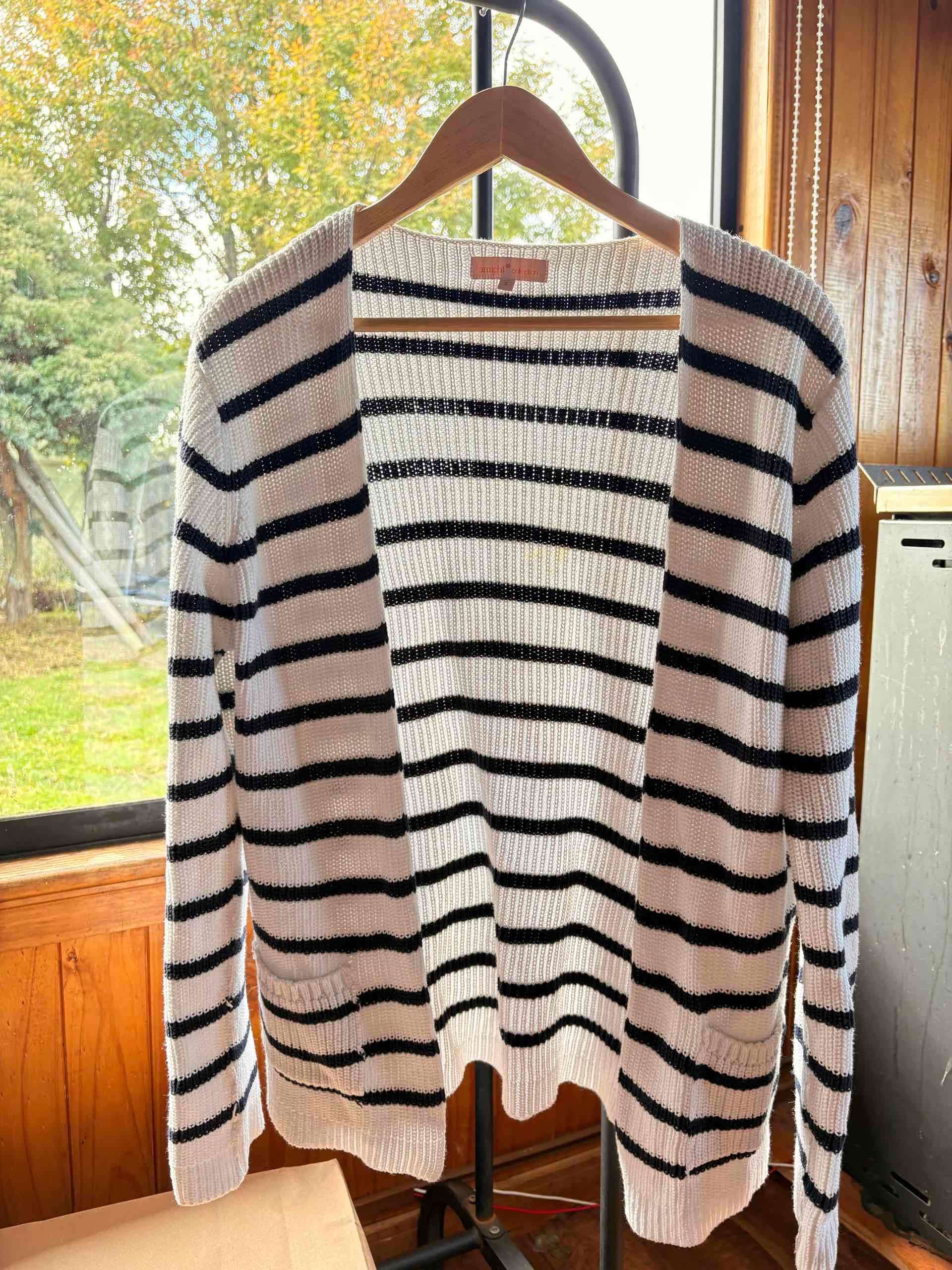 Cardigan rayado blanco y negro - miniatura 2