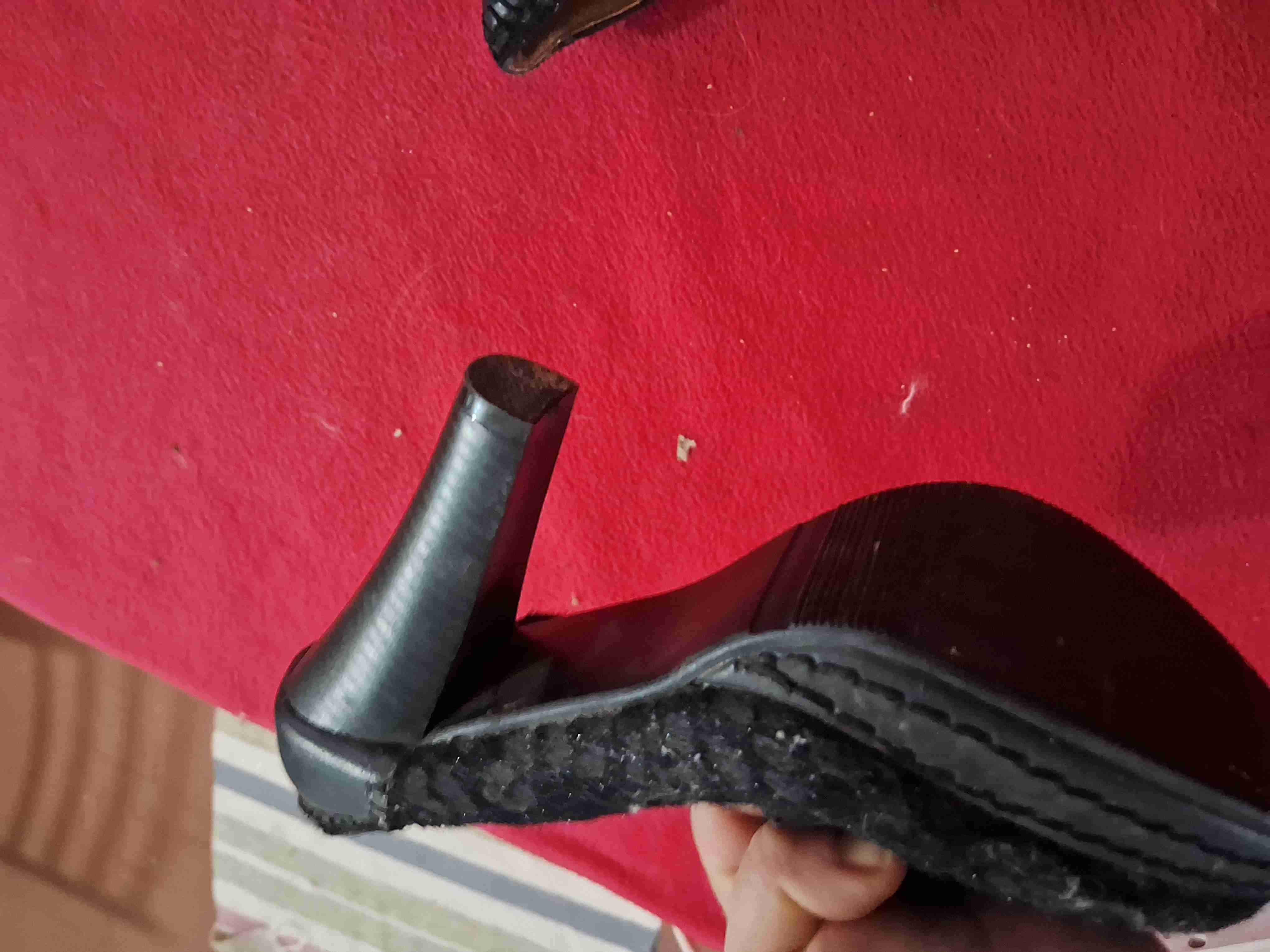 Botas de cuero marron y cafe, zapatos negros - miniatura 3