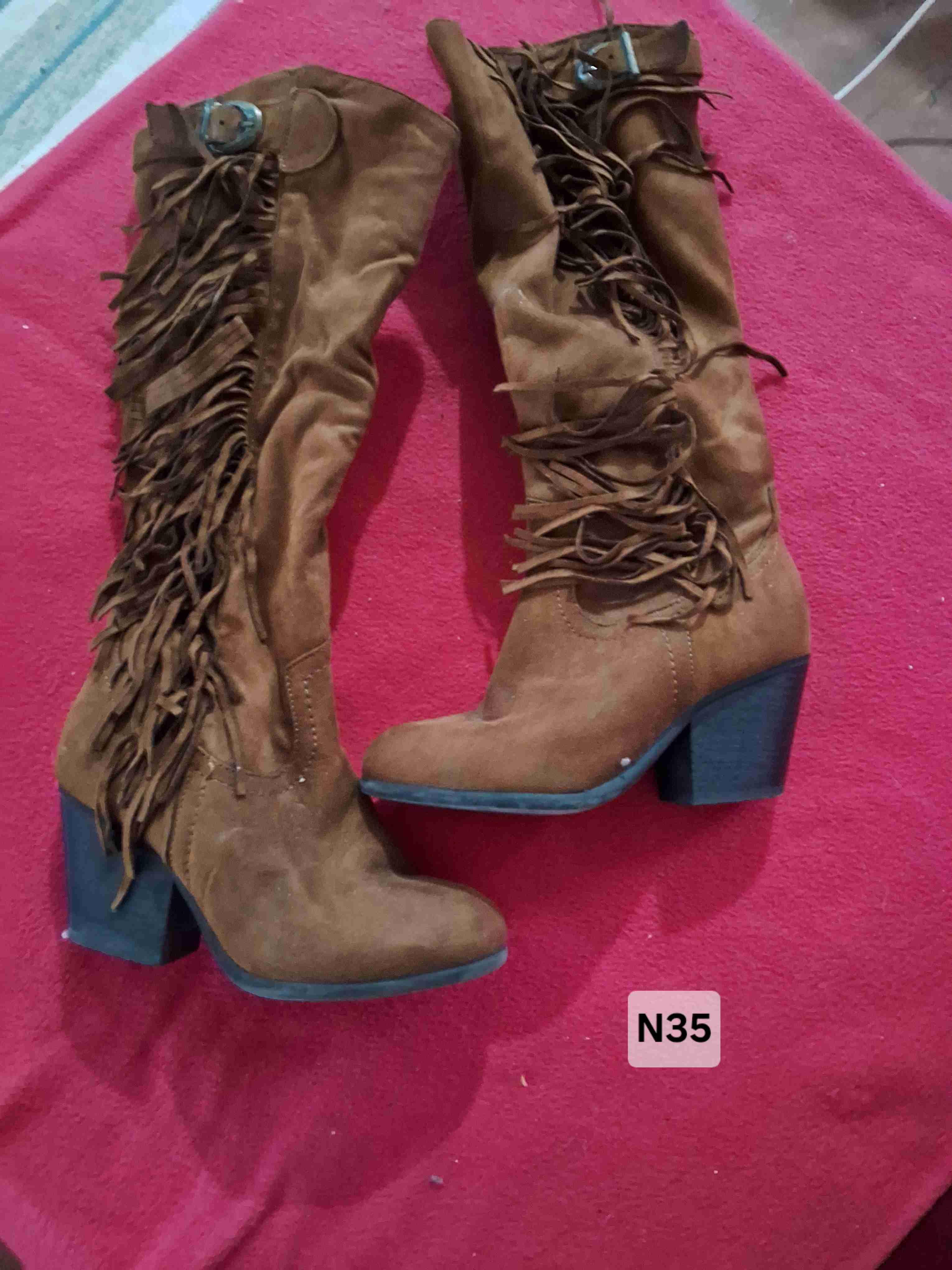 Botas de cuero marron y cafe, zapatos negros - miniatura 4