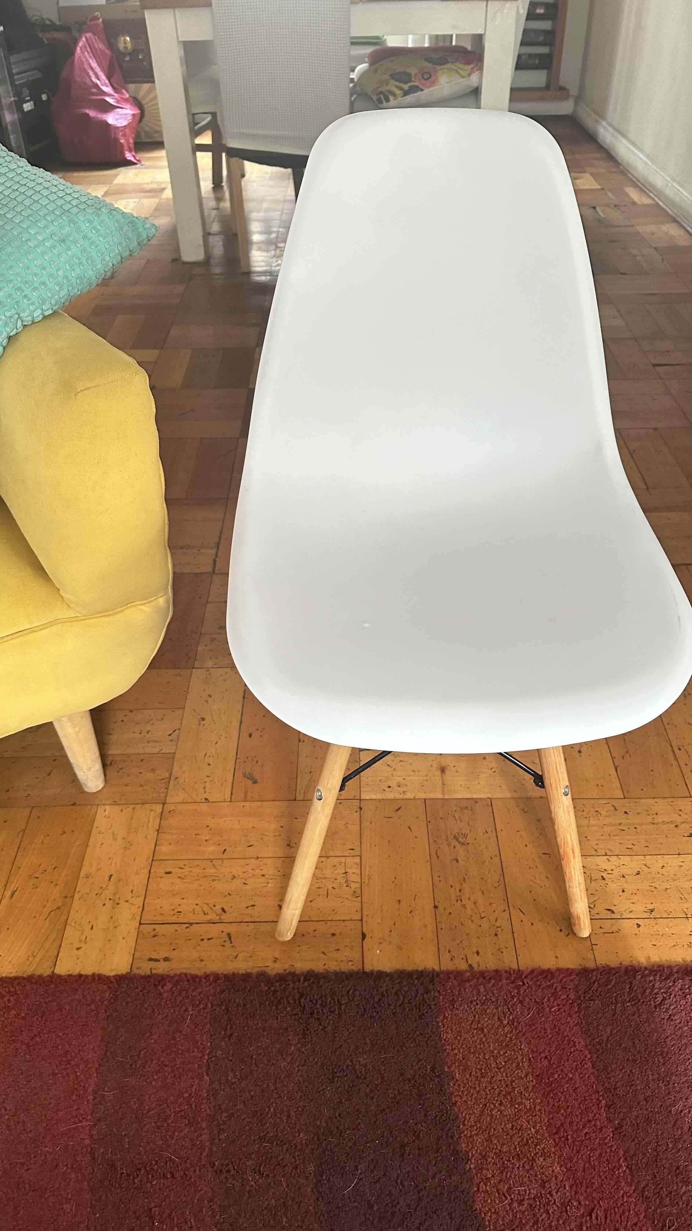 Silla blanca moderna - miniatura 1