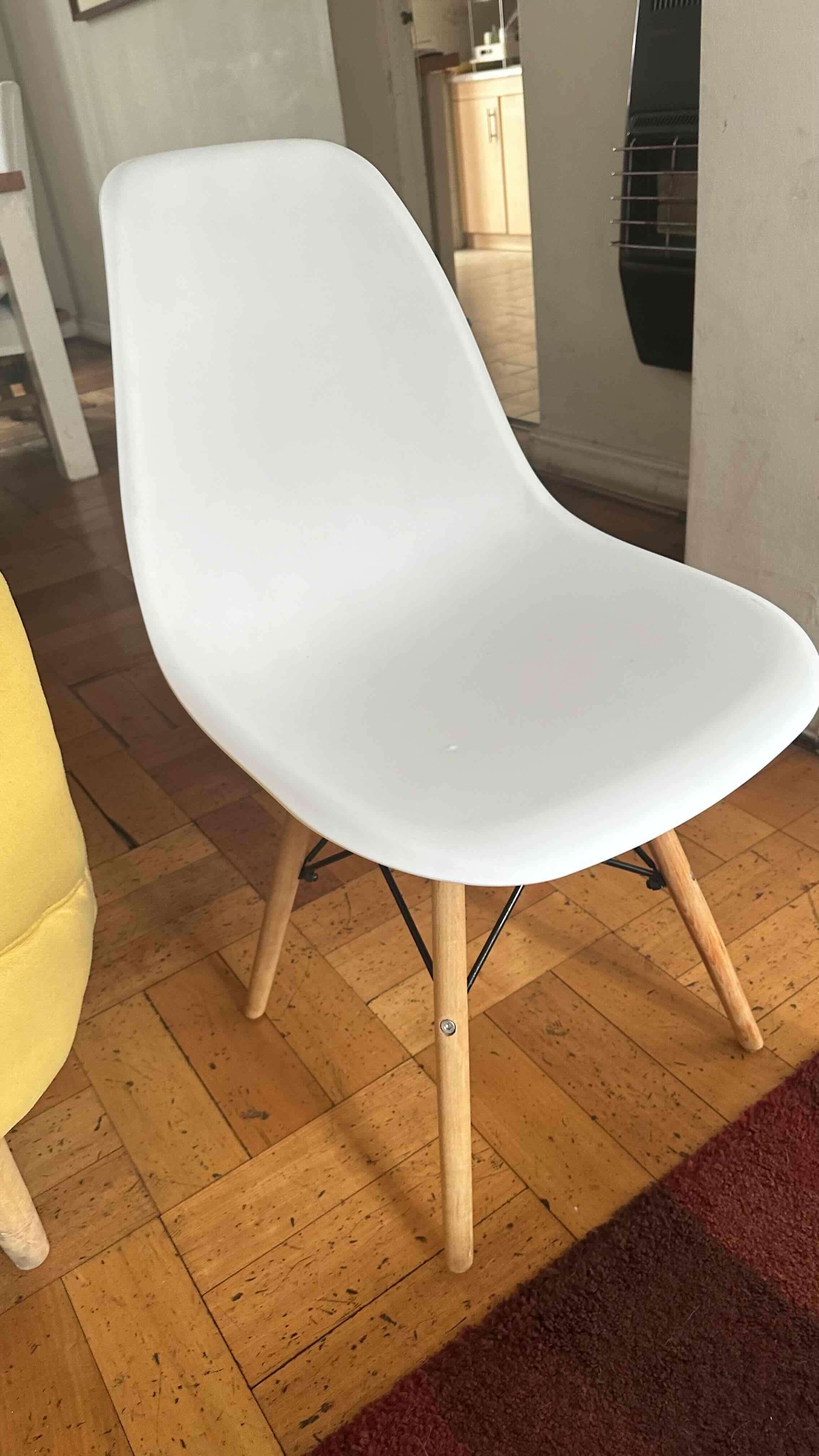 Silla blanca moderna - miniatura 3