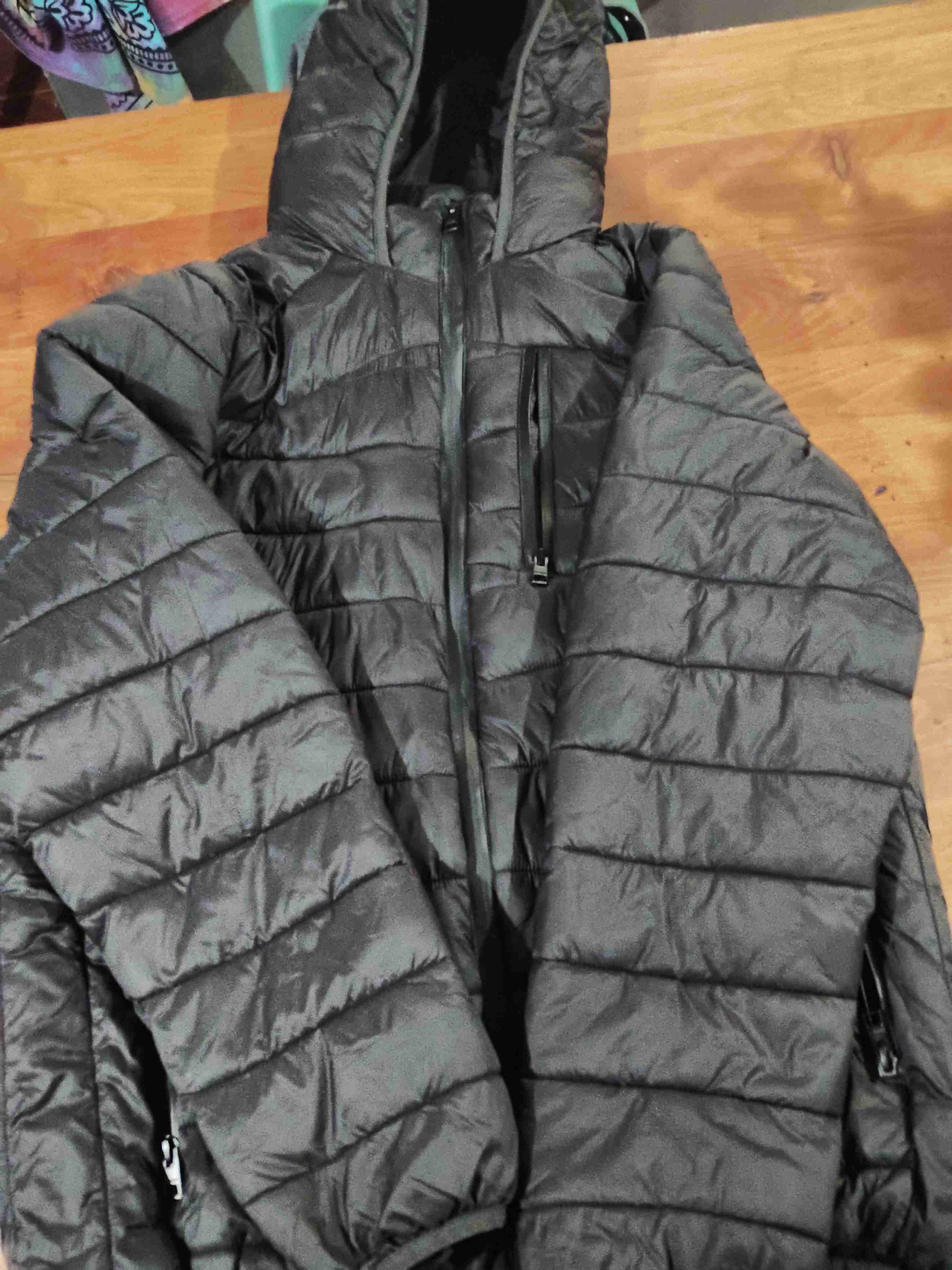 Chaqueta  negra con capucha - miniatura 3