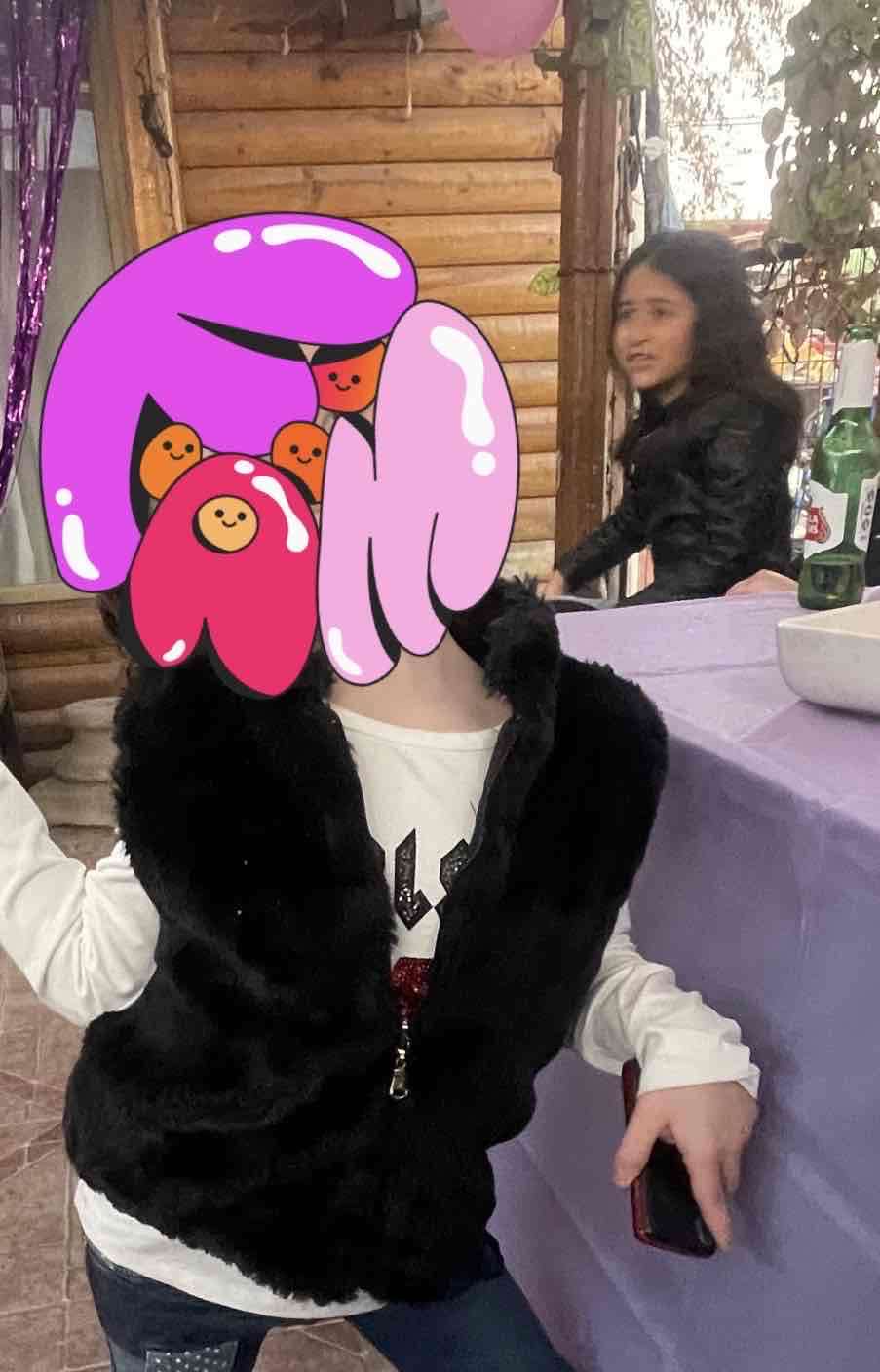 Peludo sin mangas niña negro - miniatura 2