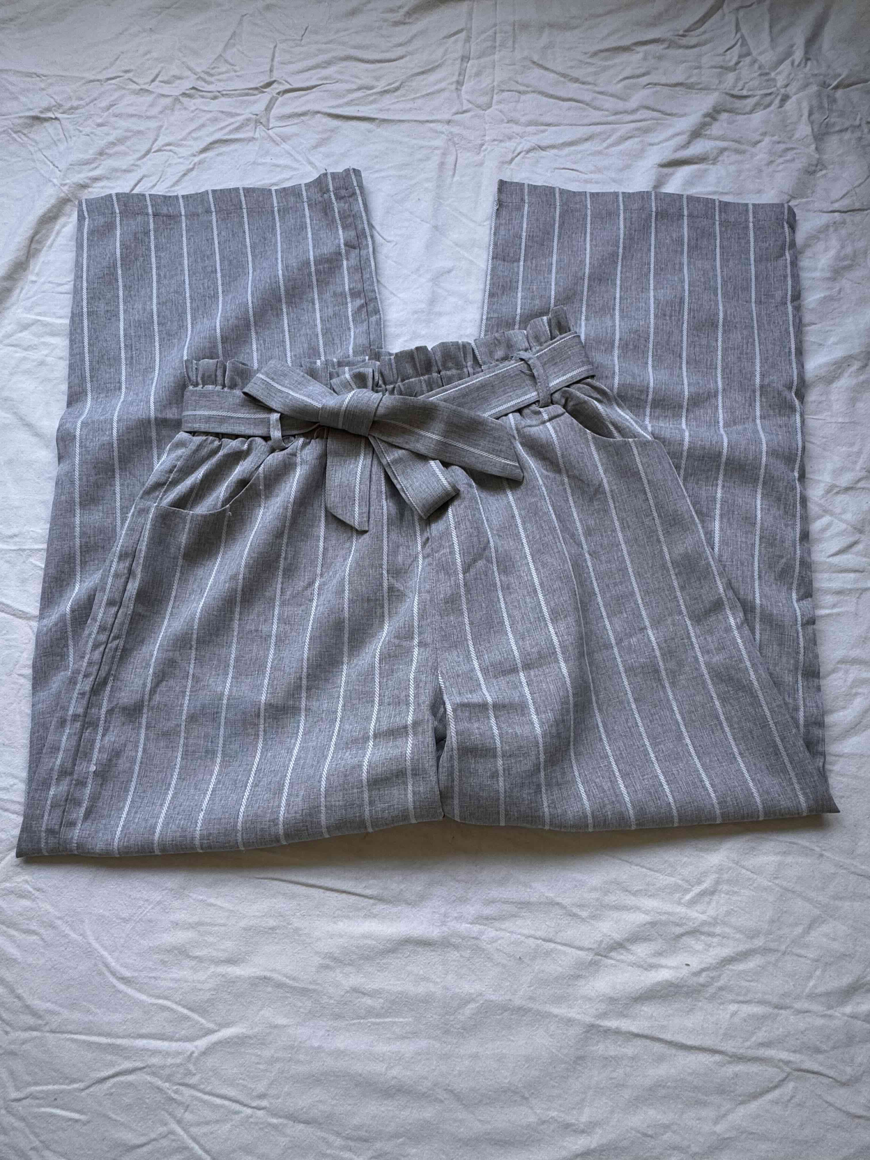 Pantalón gris con rayas - miniatura 3