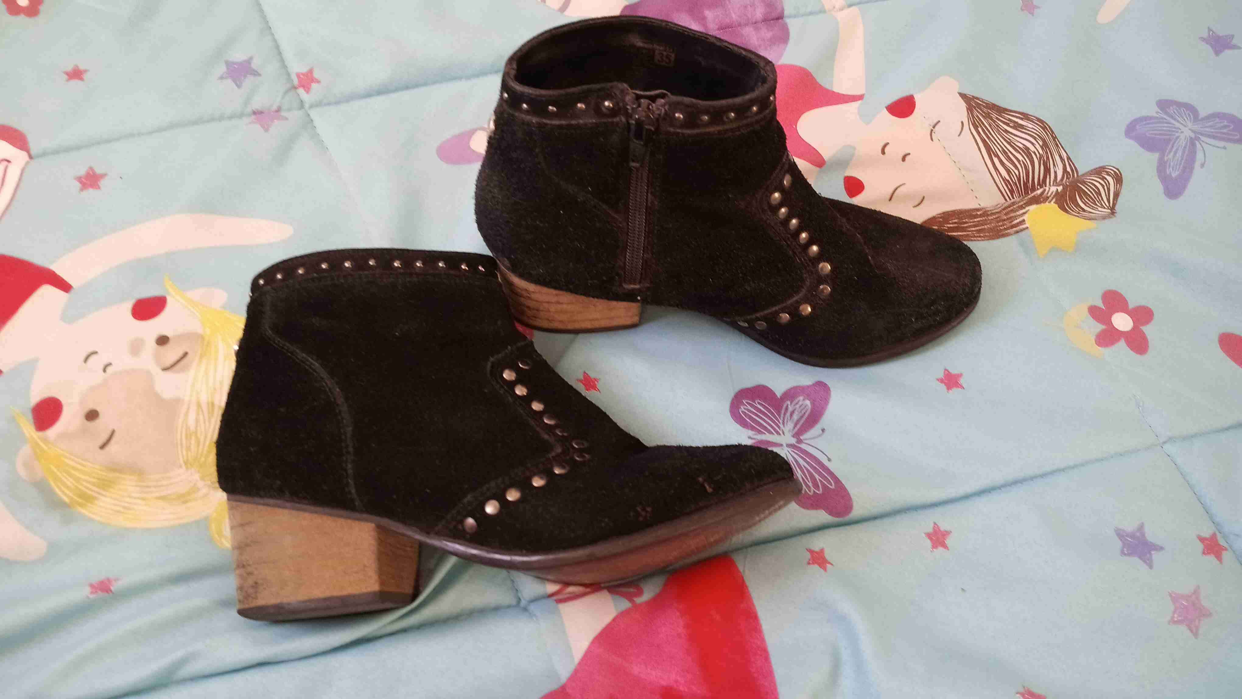 Botines negros con tachuelas - miniatura 2