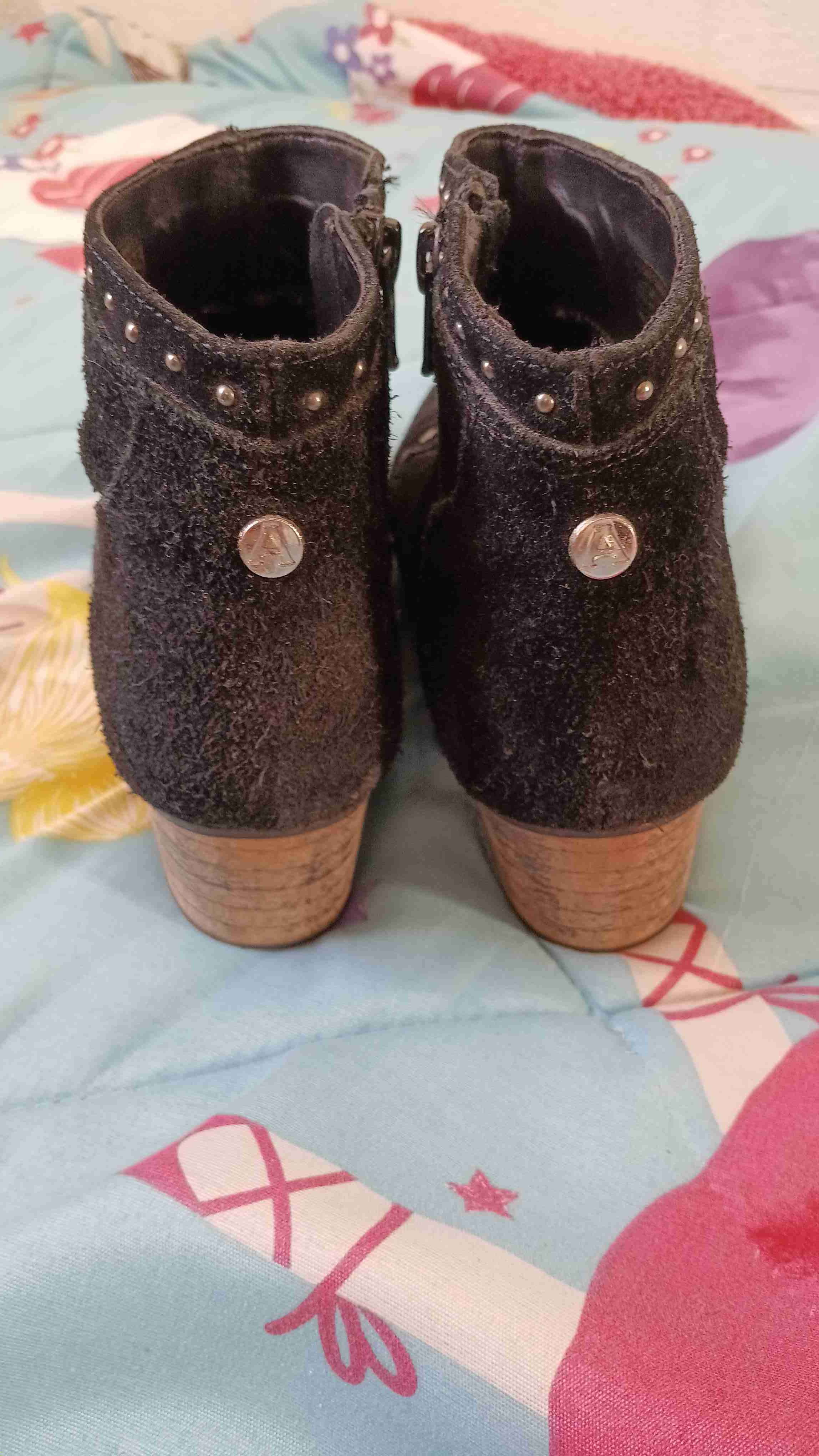 Botines negros con tachuelas - miniatura 3