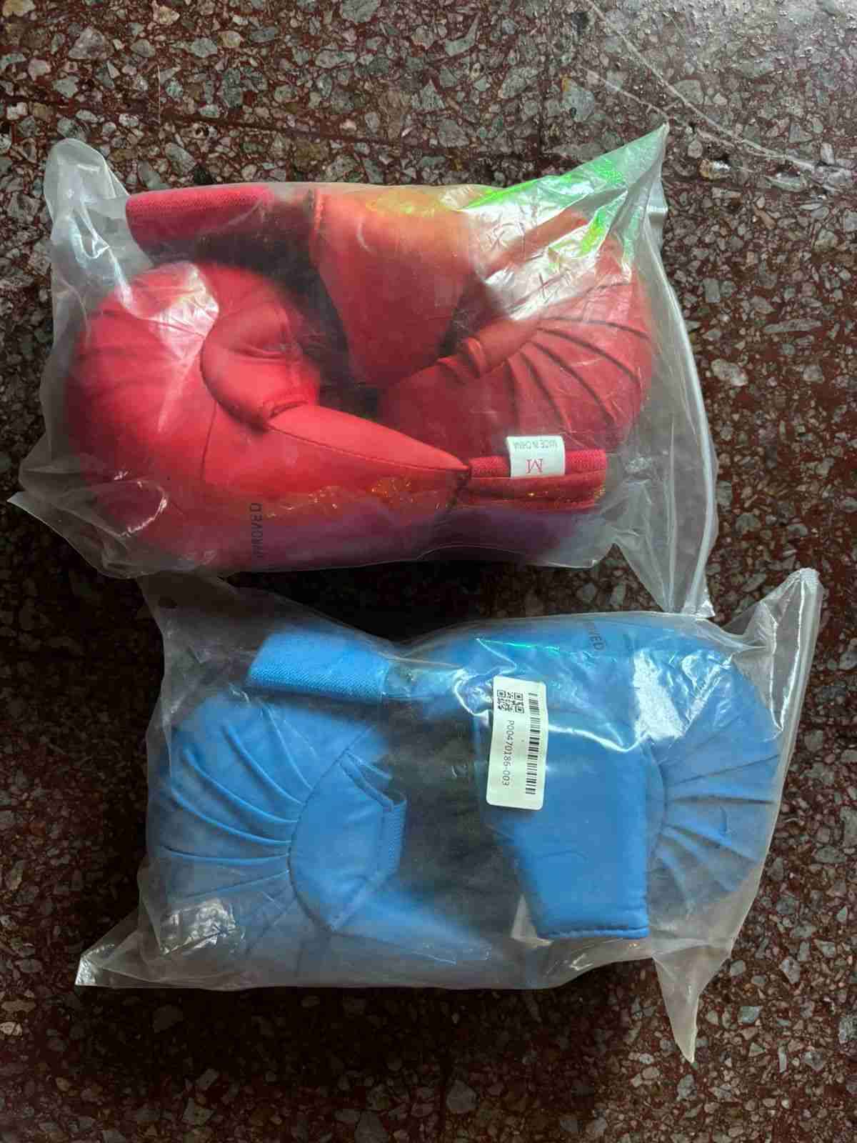 Guantillas de karate rojas y azules - miniatura 2