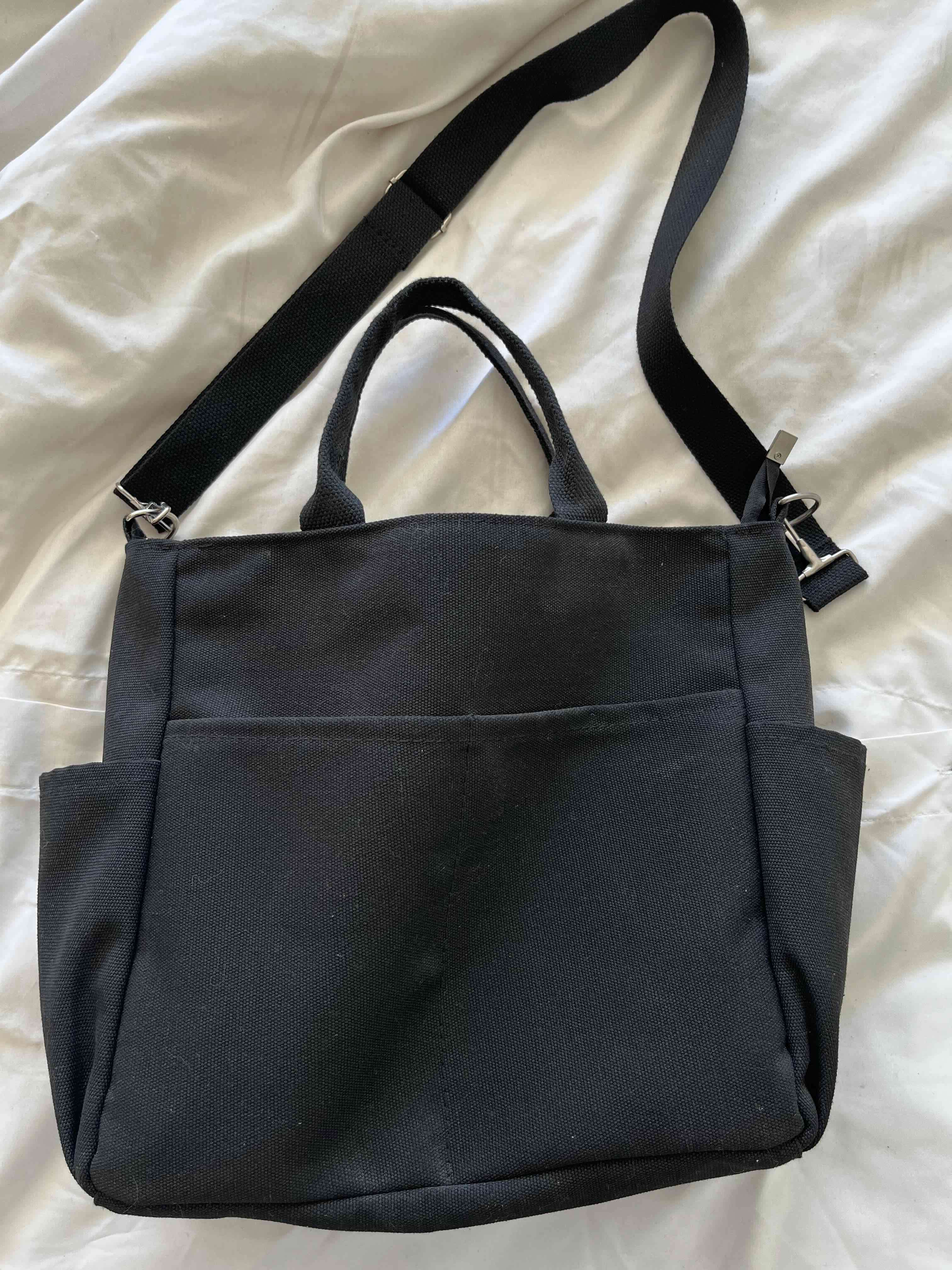 Bolso negro con correa ajustable - miniatura 1