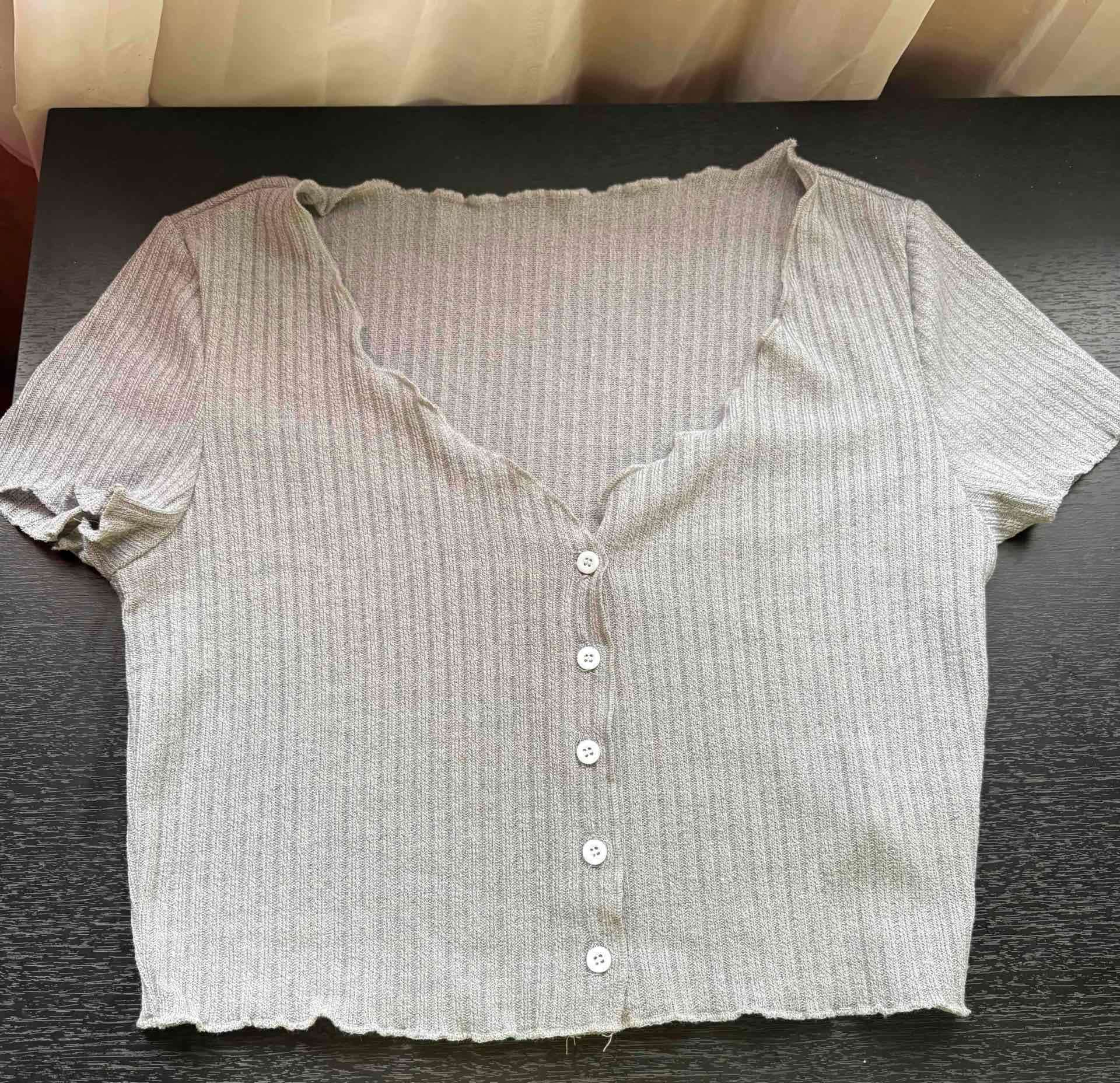 Polera bicolor con botones - miniatura 2