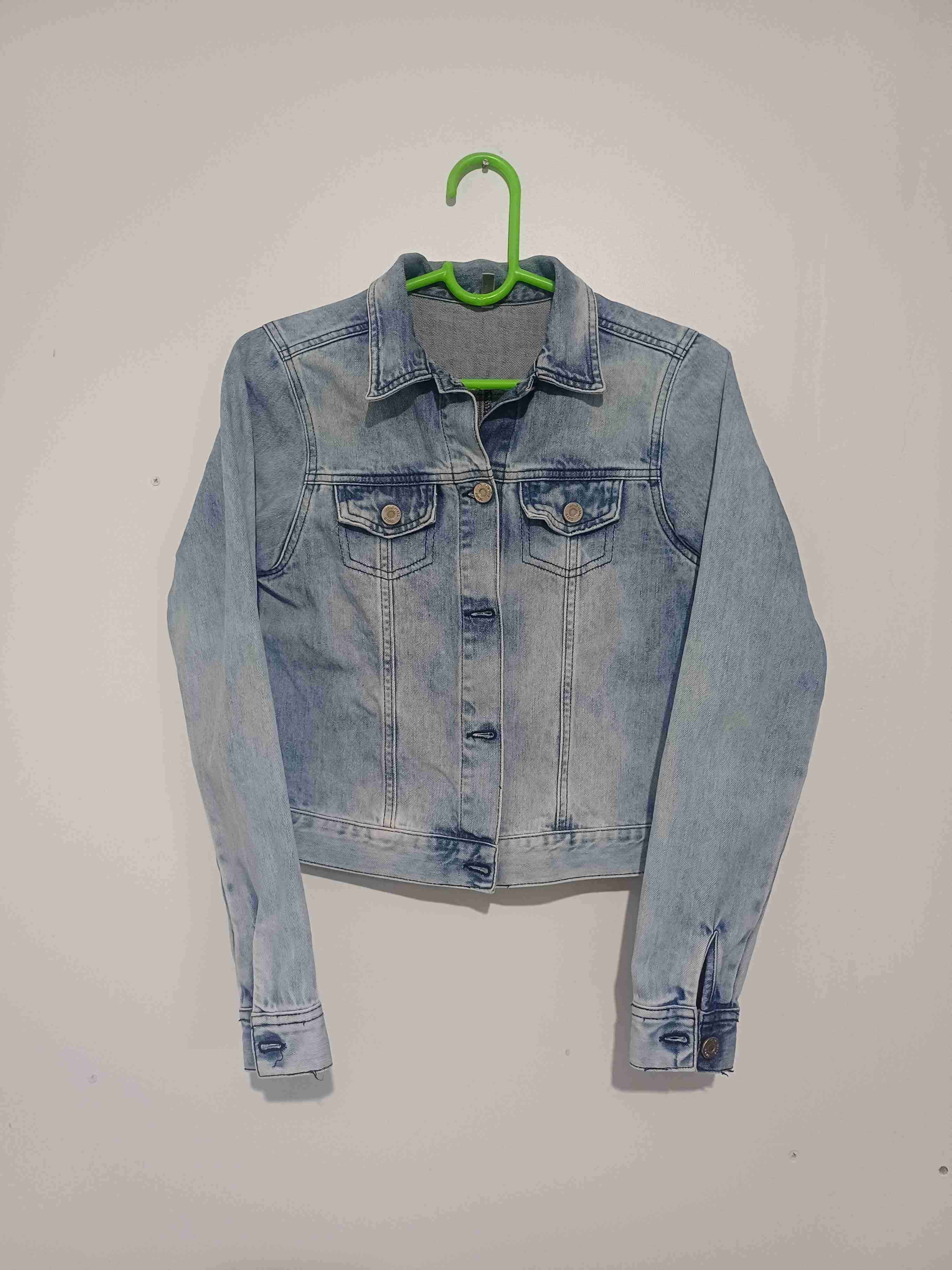 Chaqueta de mezclilla azul claro