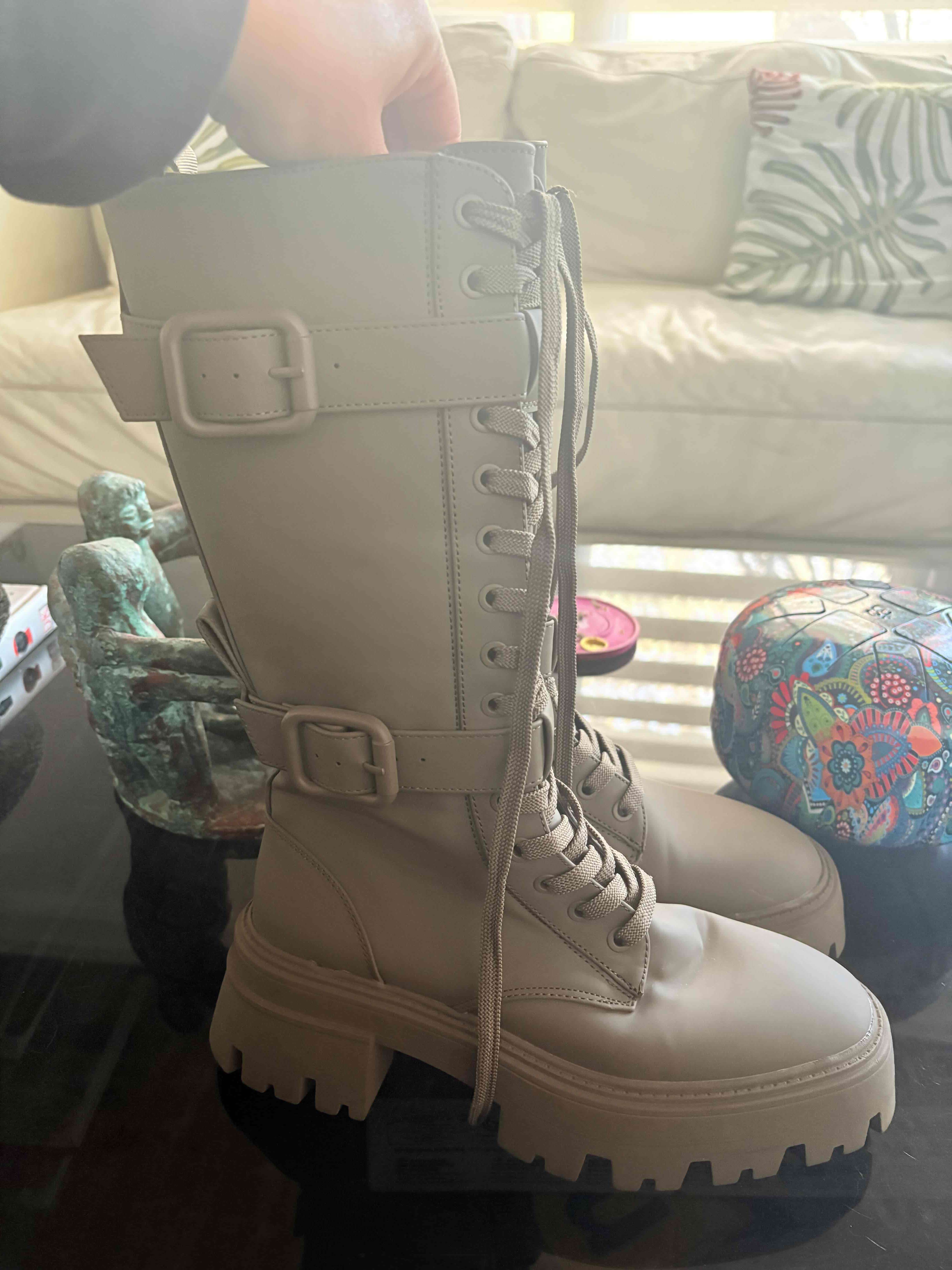 Botas altas verde militar con cordones marca zara - miniatura 2
