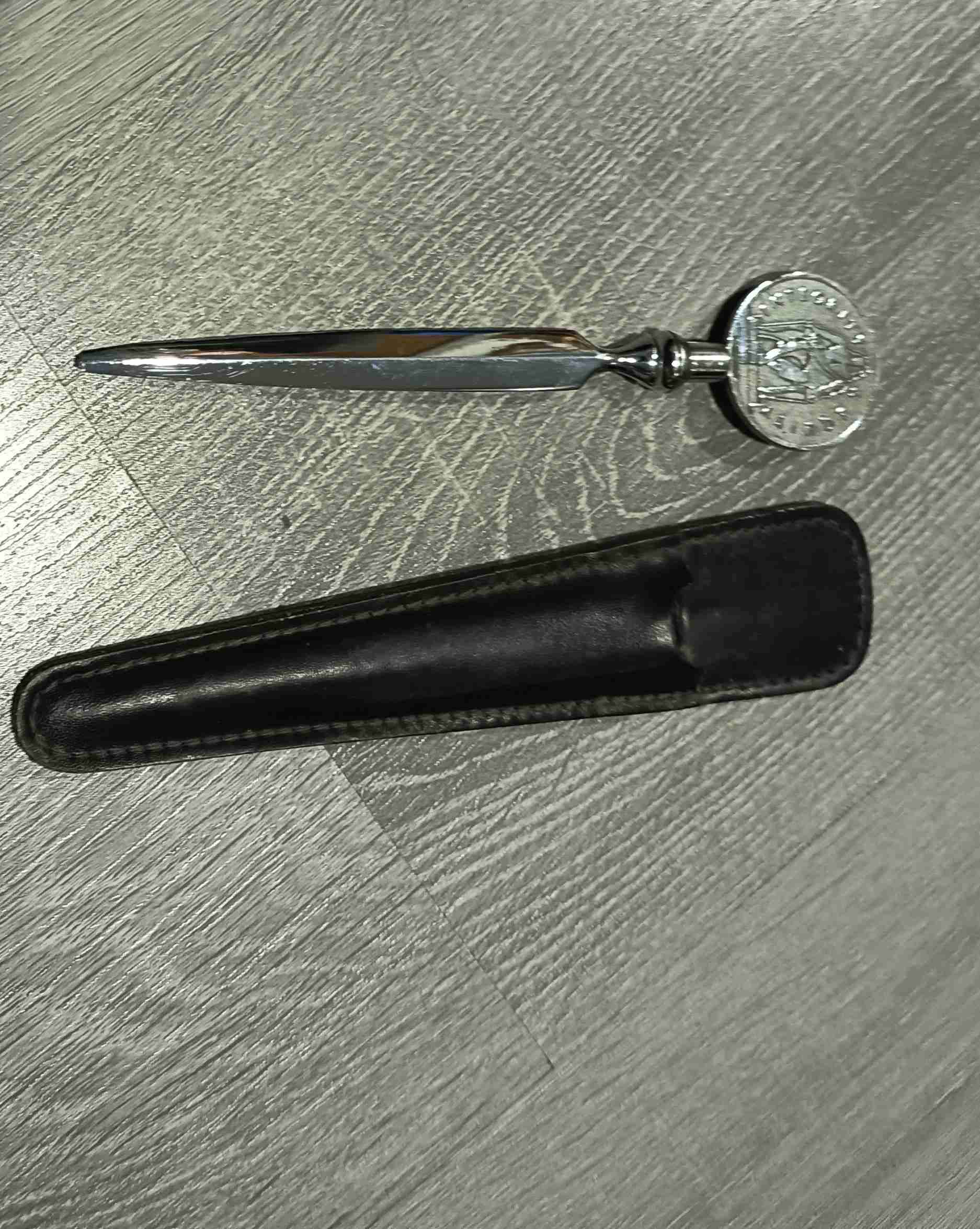 Abrecartas con mango decorativo - miniatura 1