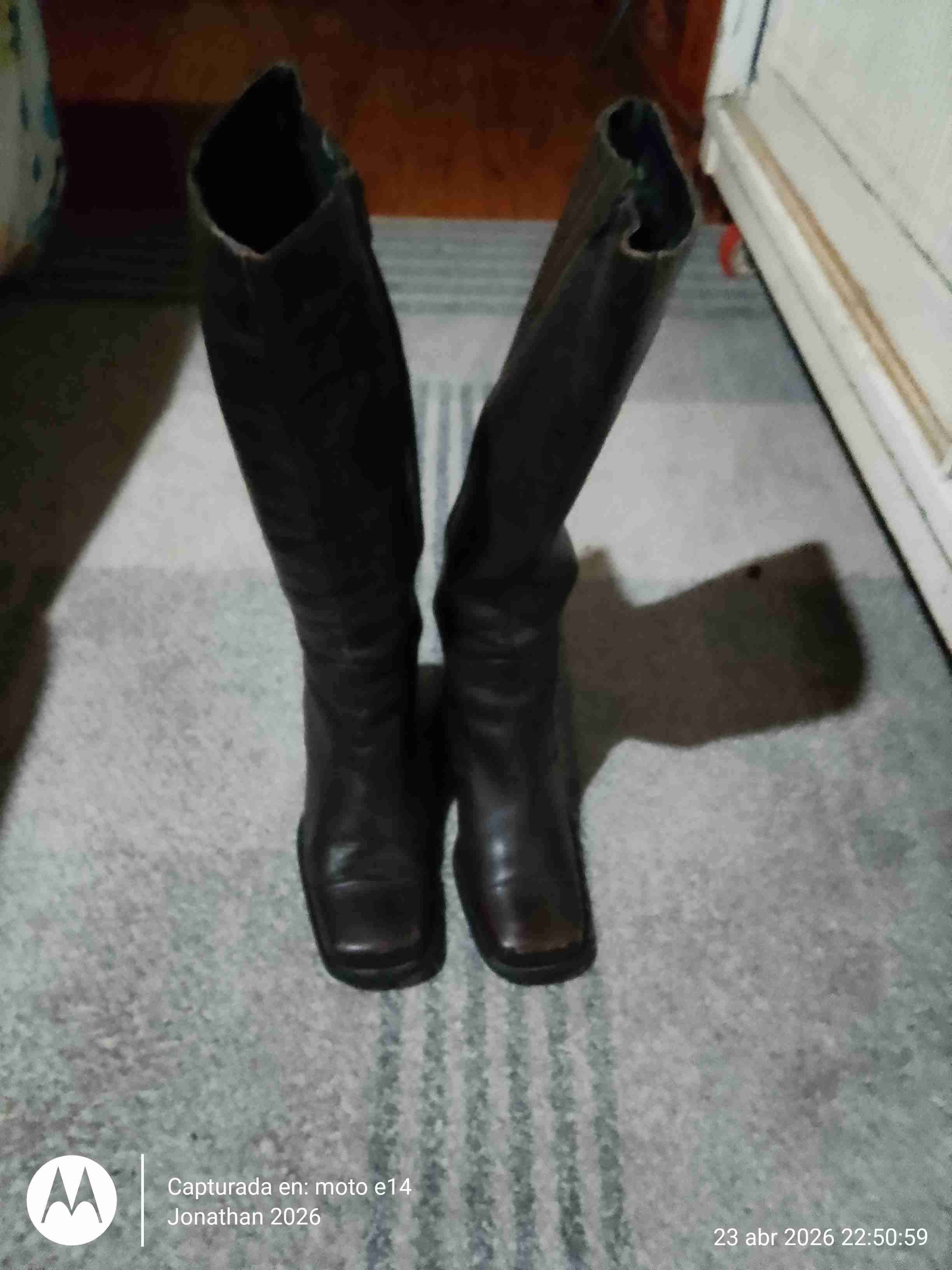 Botas negras de cuero - miniatura 2