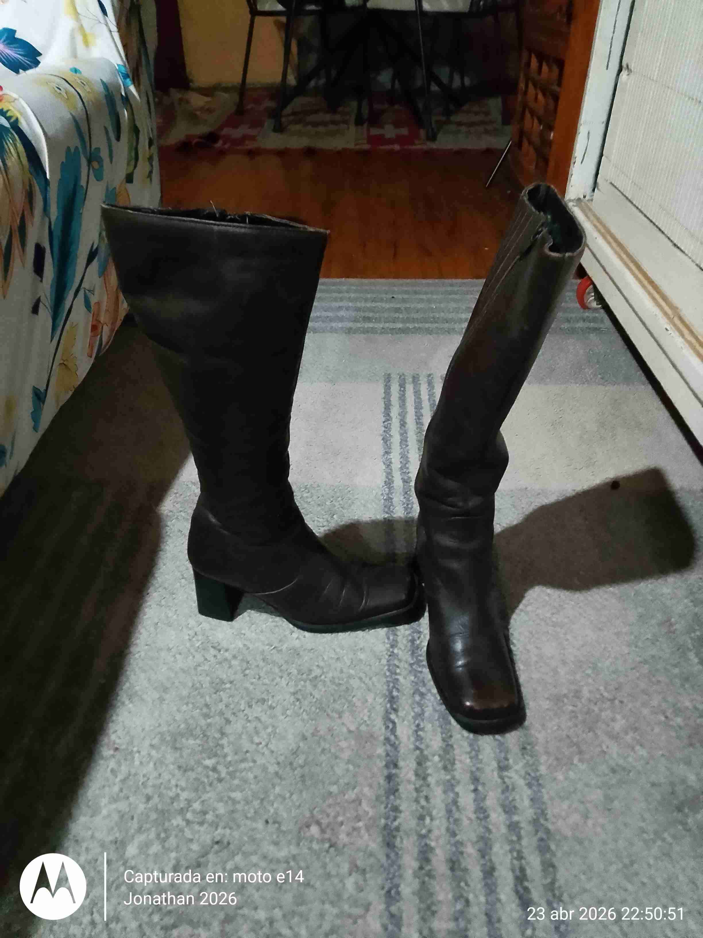 Botas negras de cuero - miniatura 3