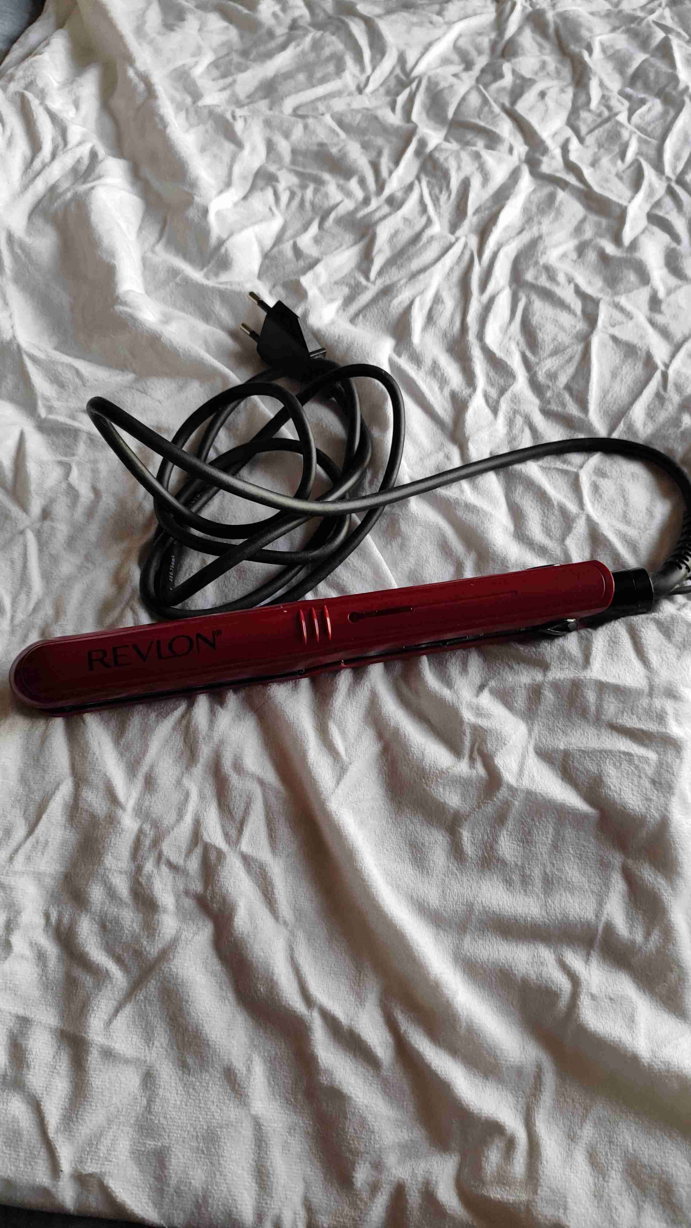 Plancha de pelo Revlon roja