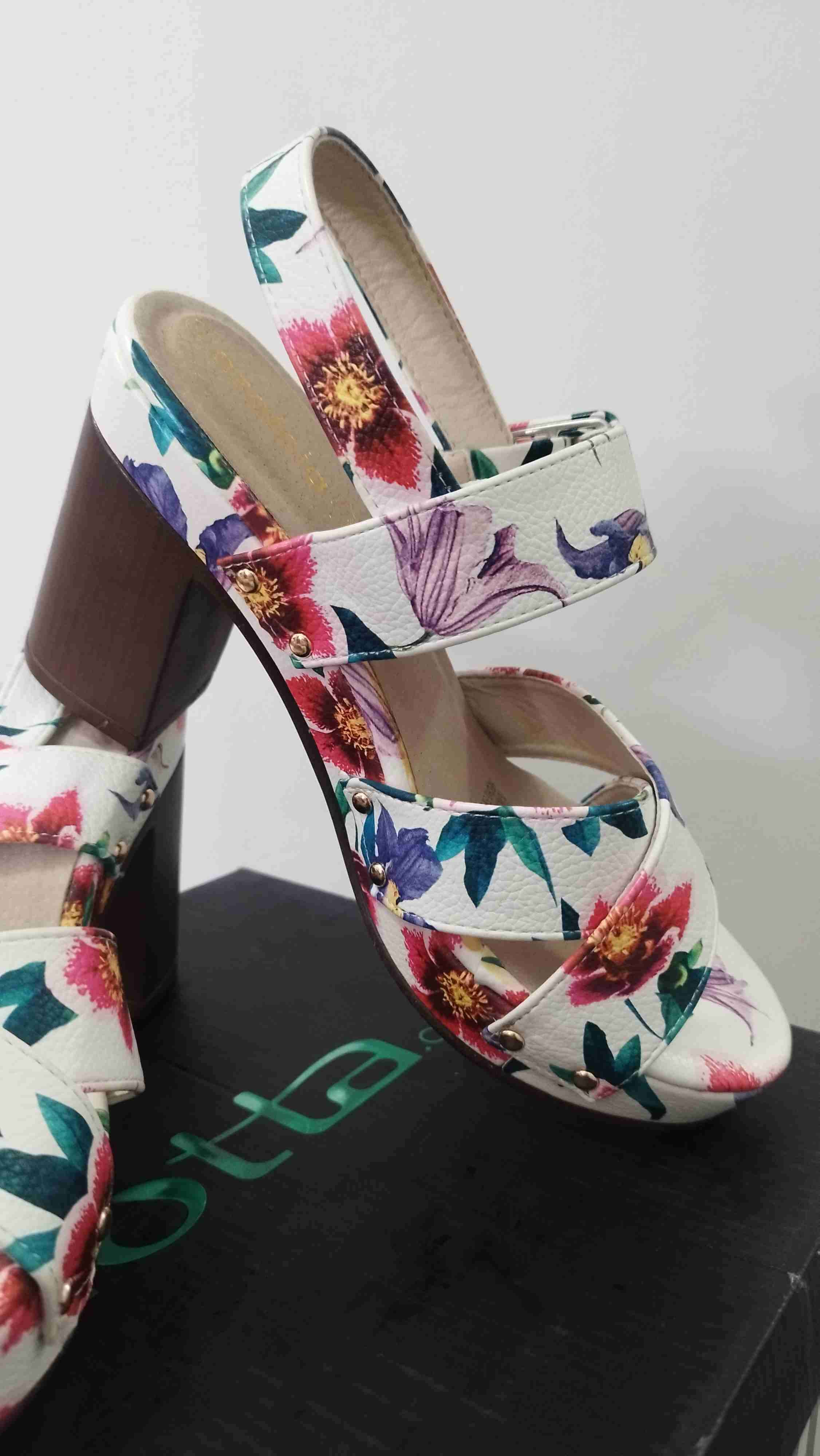 Sandalias plataforma floreadas - miniatura 2