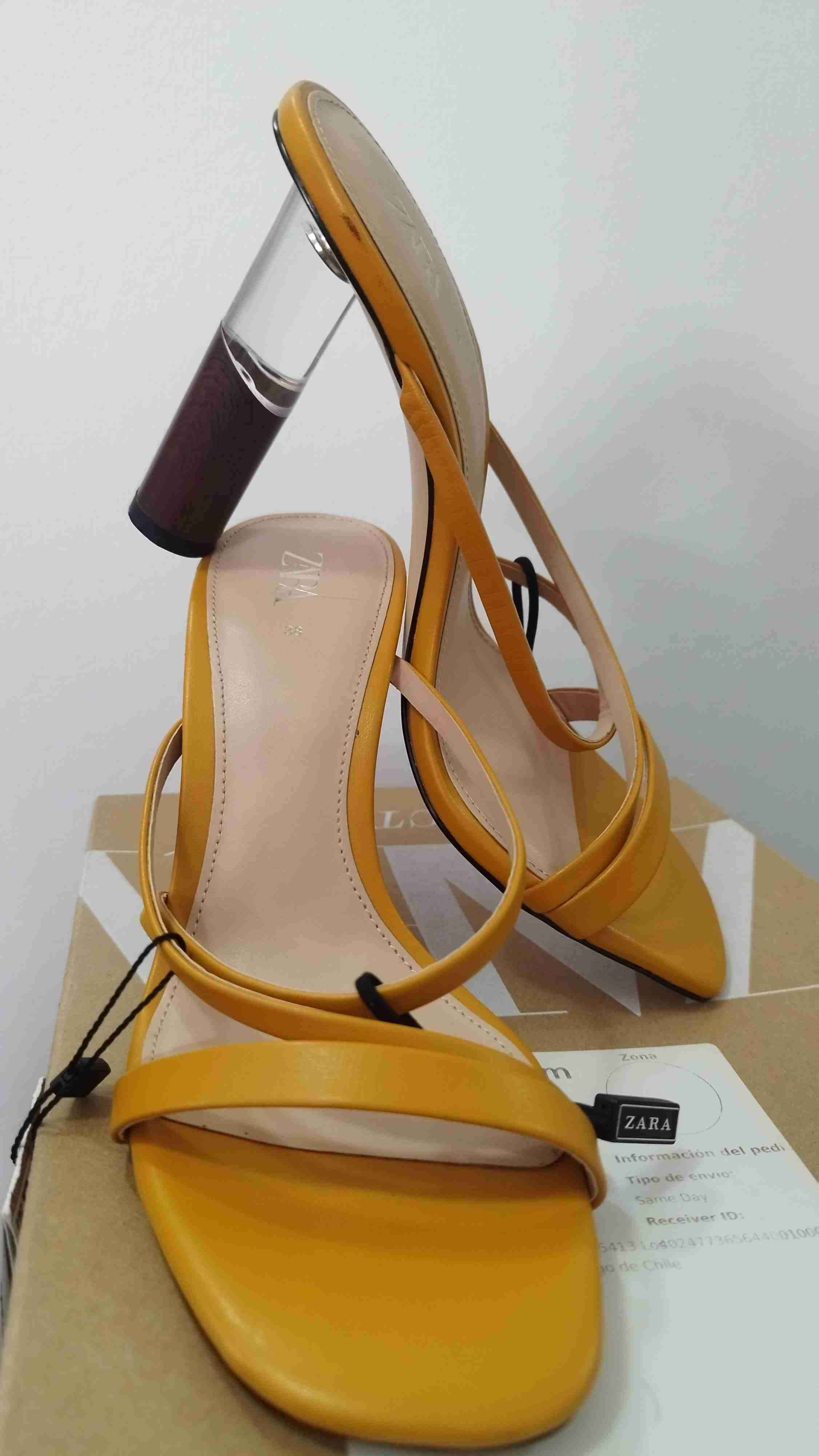 Sandalias amarillas Zara nuevas - miniatura 2